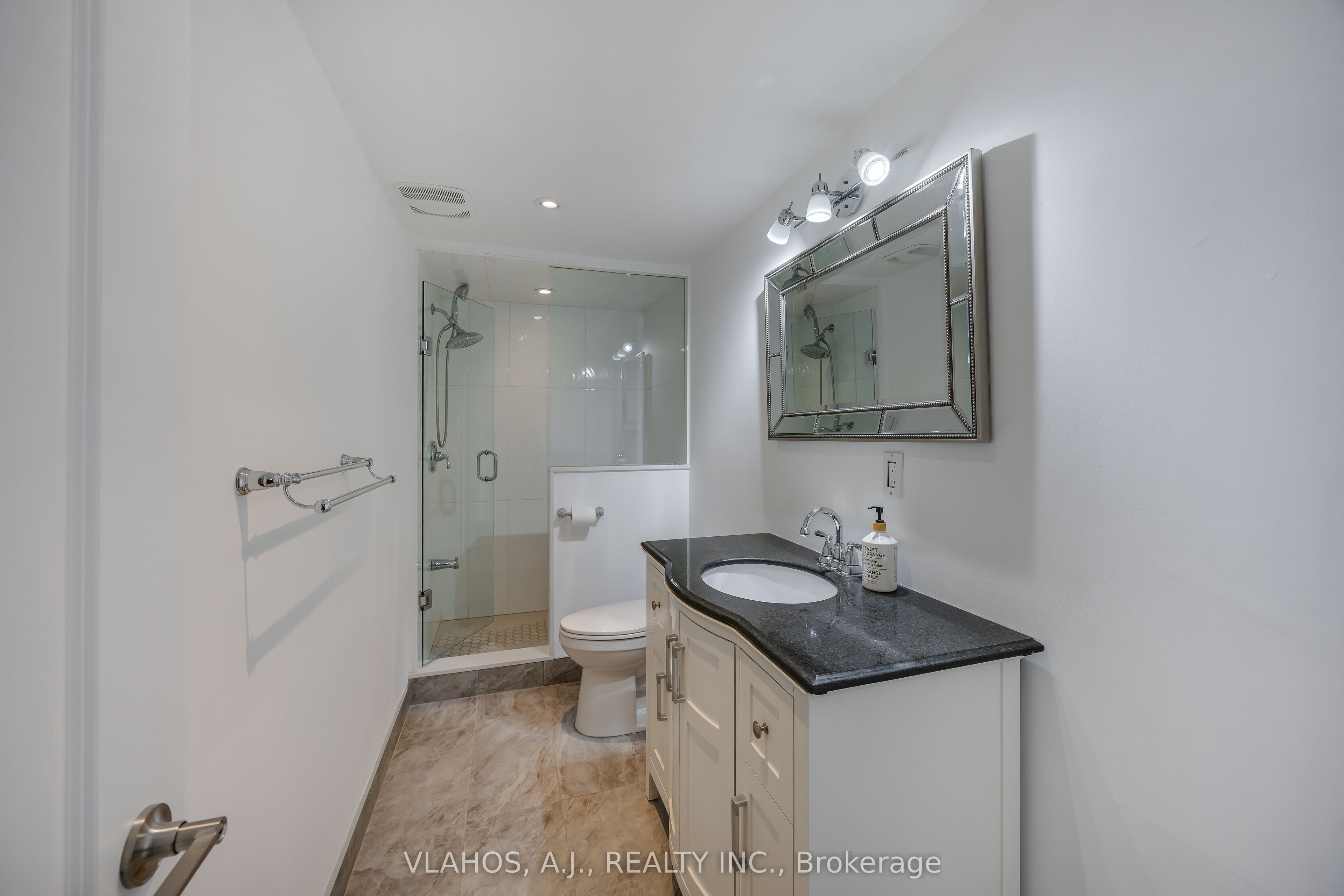 19 Bainhart Crescent, Toronto, ON M1H 2R4 photo 5