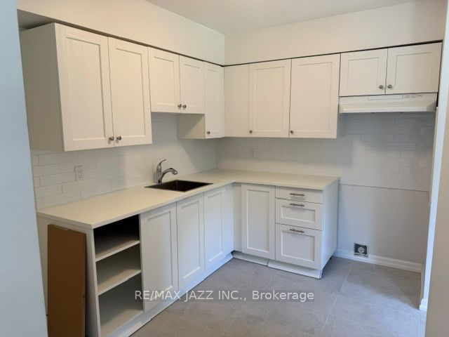 455 Trick Avenue 101, Oshawa, ON L1G 7T7 photo 5