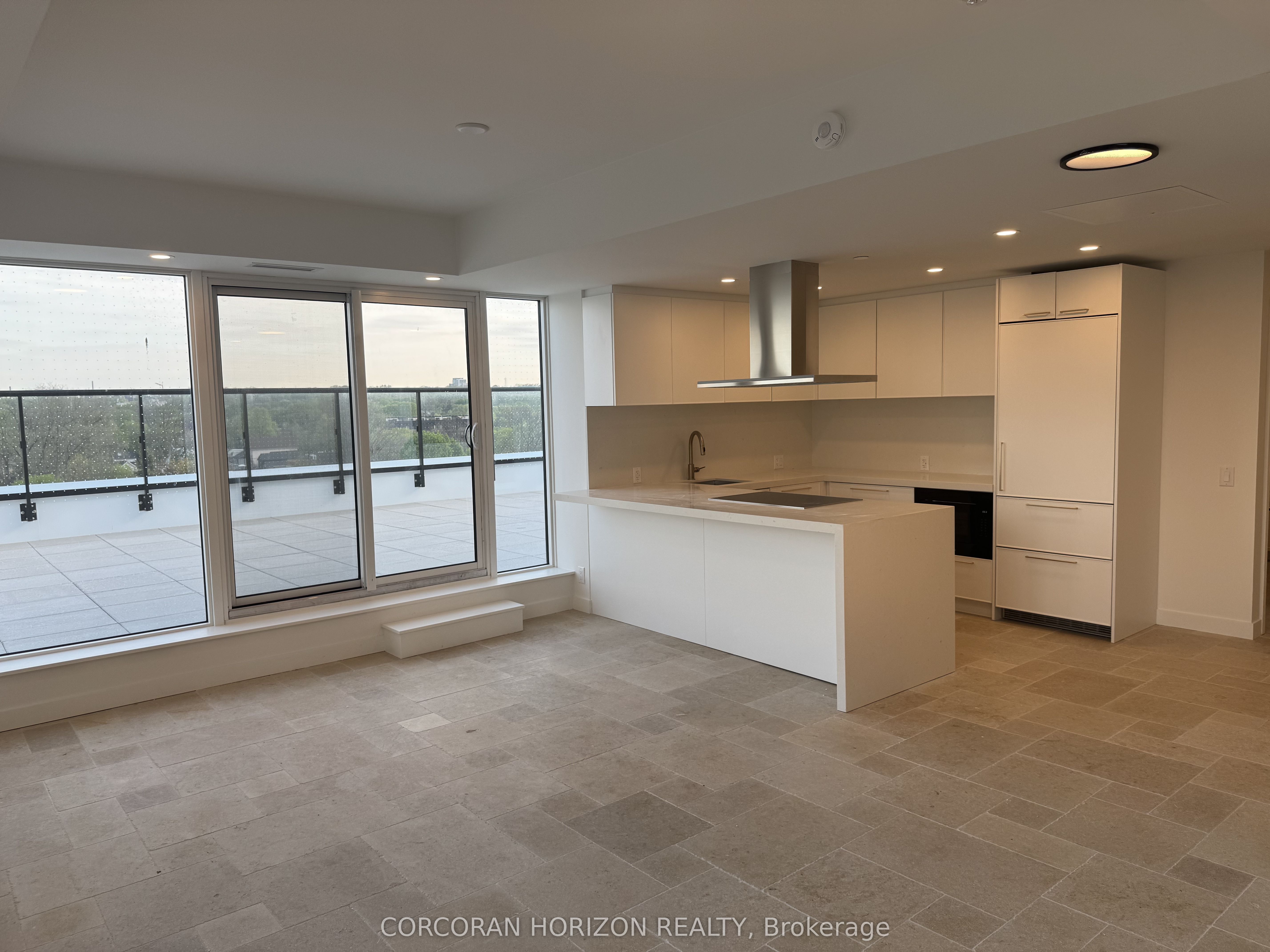 1050 Eastern Avenue 819, Toronto, ON M4L 0B7 photo 4