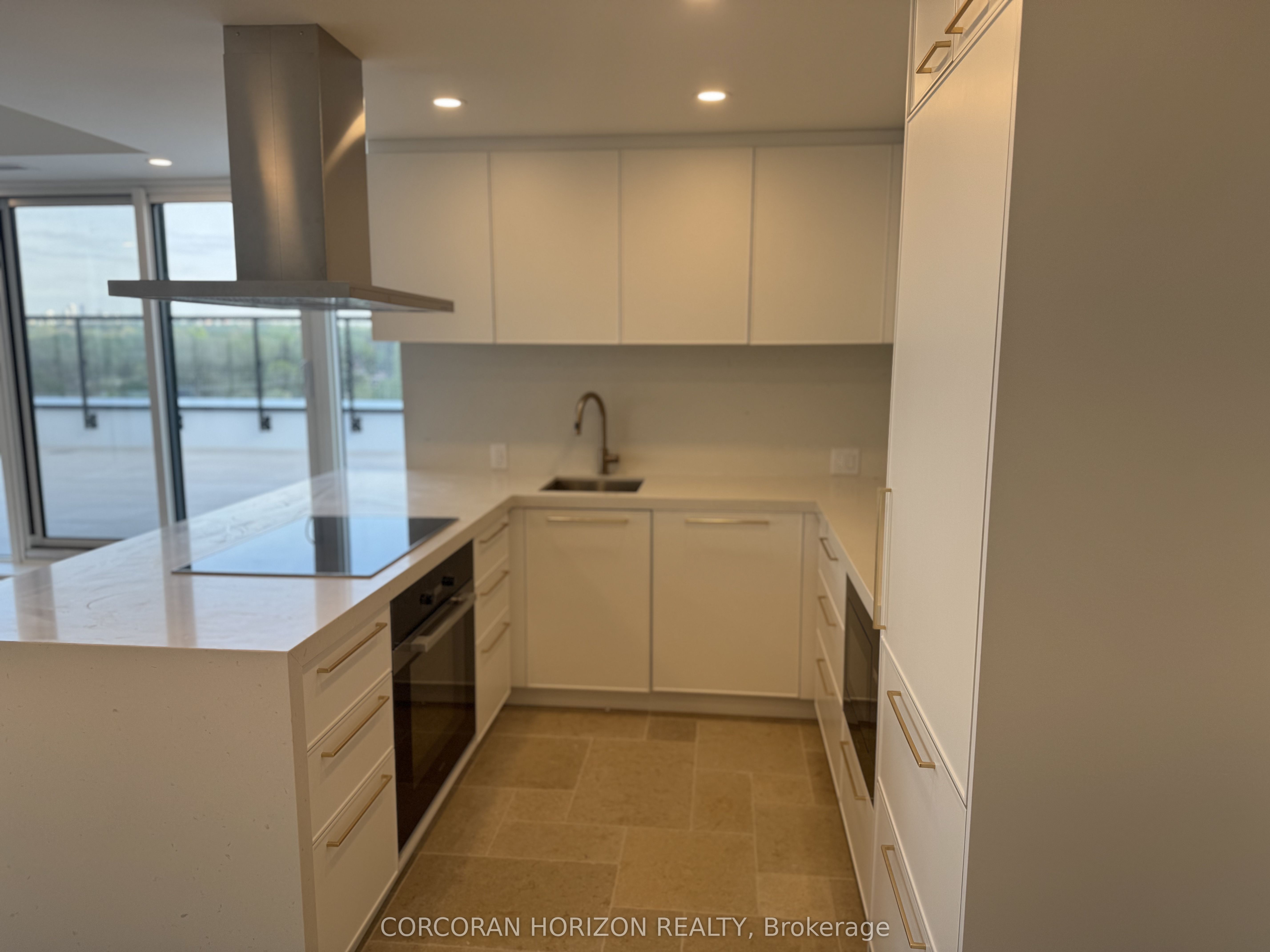 1050 Eastern Avenue 819, Toronto, ON M4L 0B7 photo 5