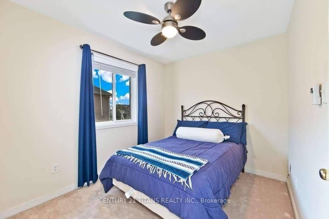 32 Etienne Street, Toronto, ON M1L 0A4 photo 2
