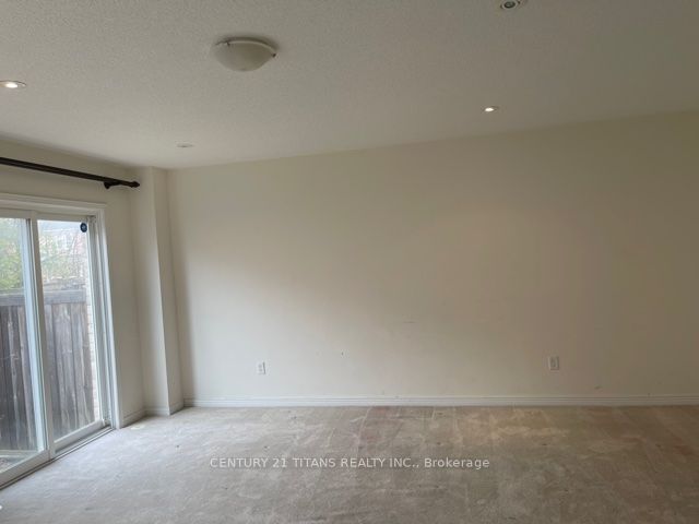 32 Etienne Street, Toronto, ON M1L 0A4 photo 3