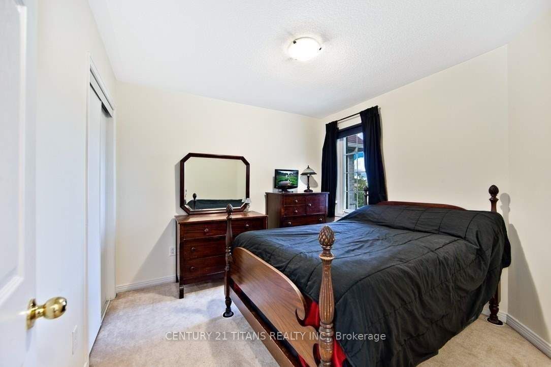 32 Etienne Street, Toronto, ON M1L 0A4 photo 4