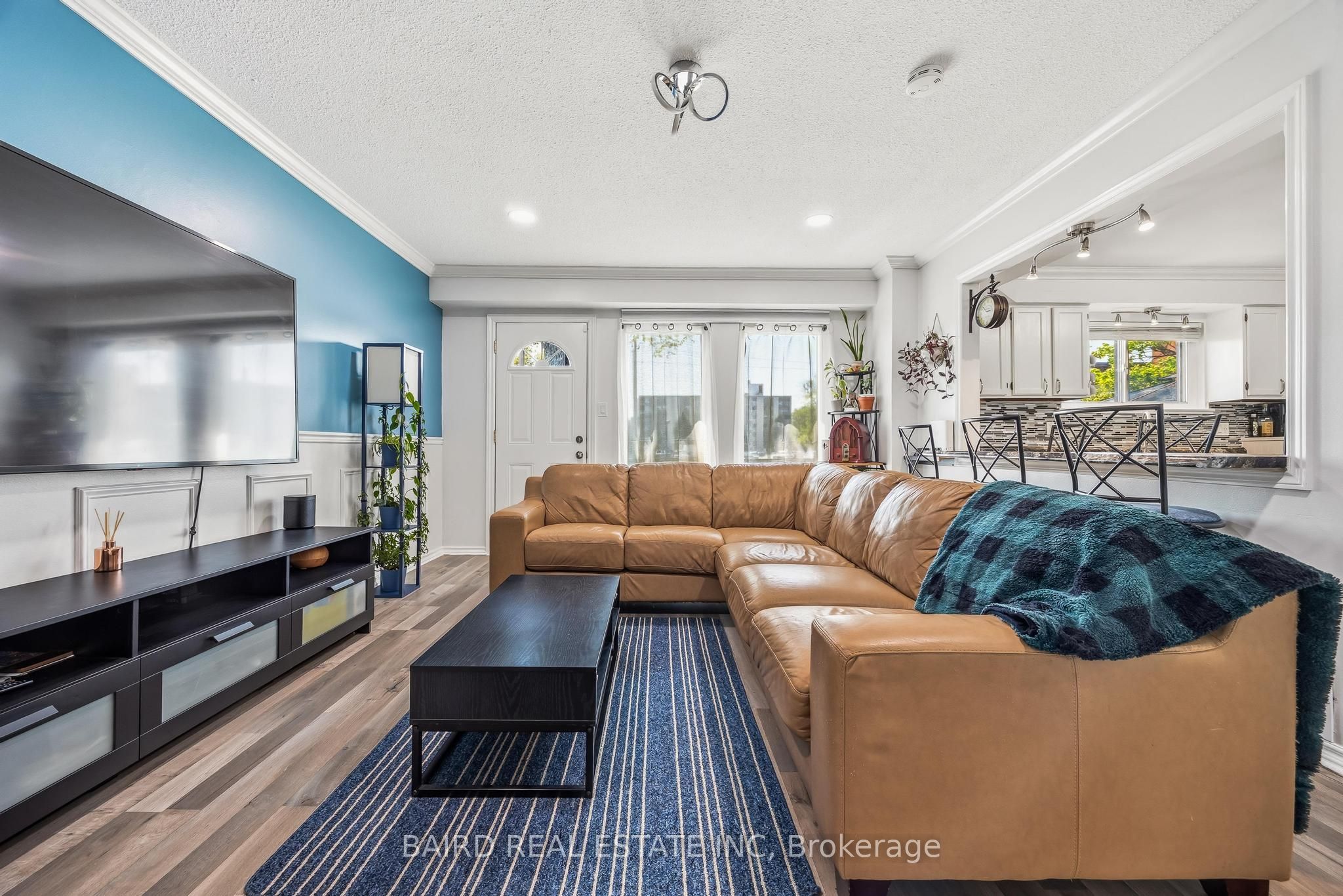 1331 Mary Street N 6, Oshawa, ON L1G 6Z2 photo 2