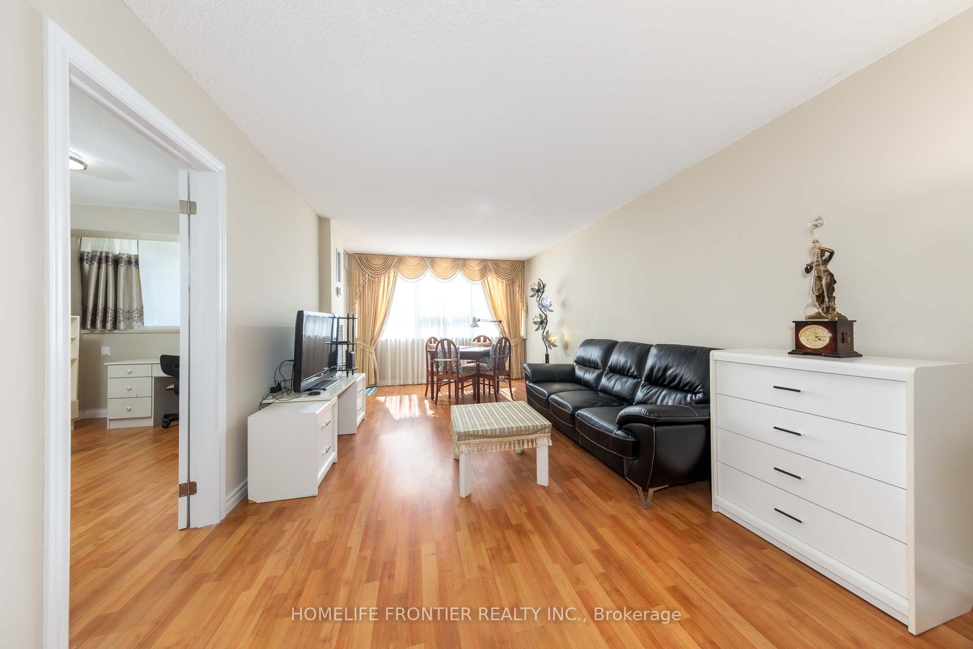 45 Silver Springs Boulevard 706, Toronto, ON M1V 1R2