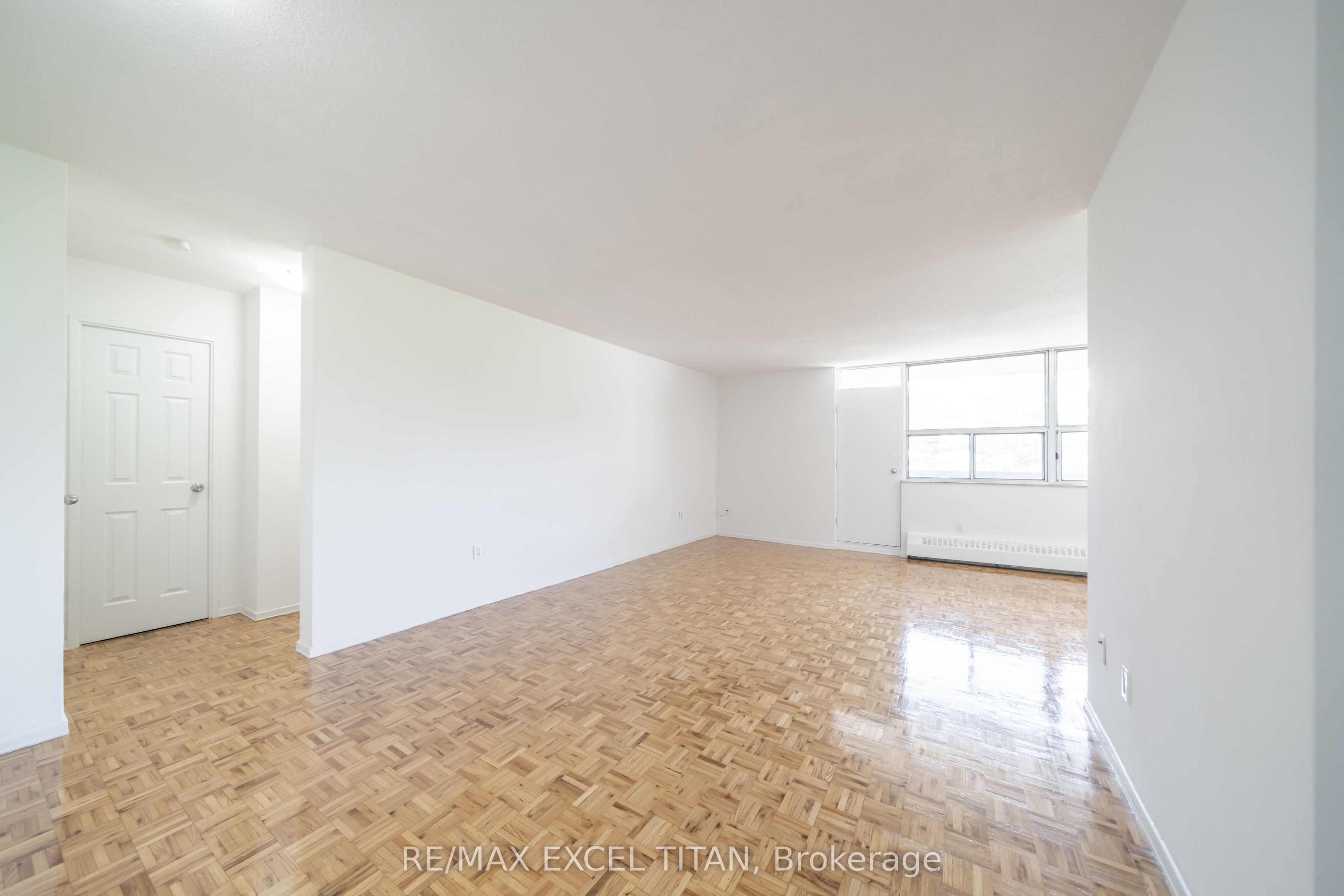 5 Glamorgan Avenue 412, Toronto, ON M1P 4P1