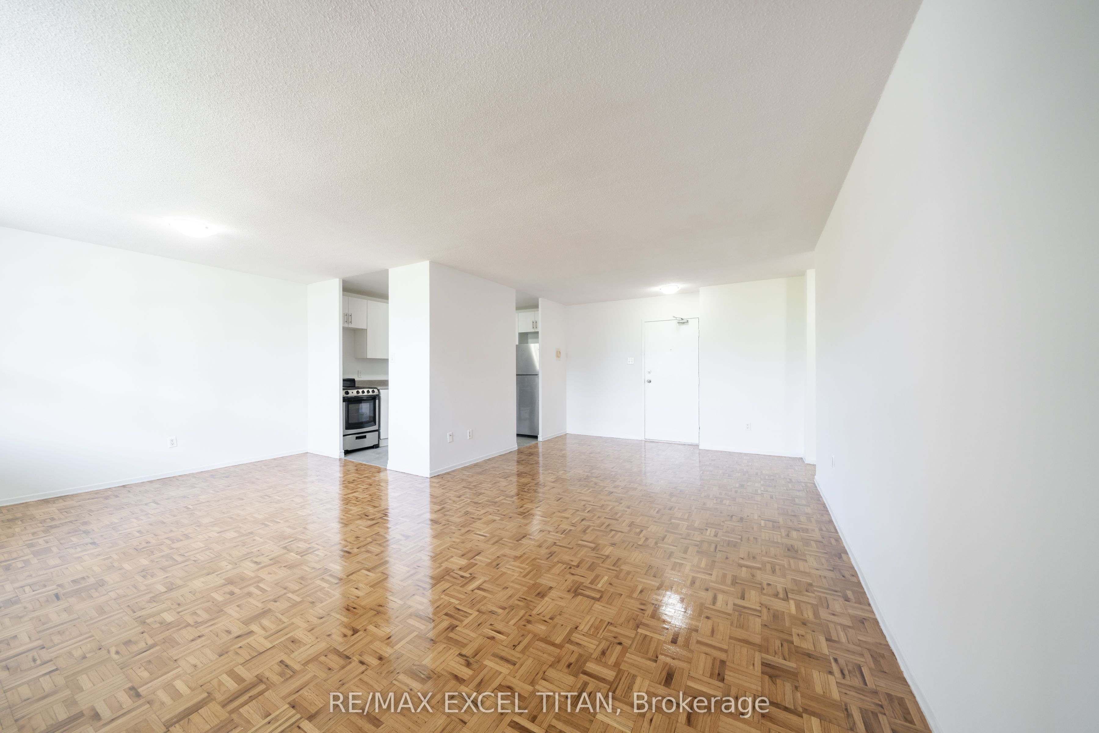 5 Glamorgan Avenue 412, Toronto, ON M1P 4P1 photo 3