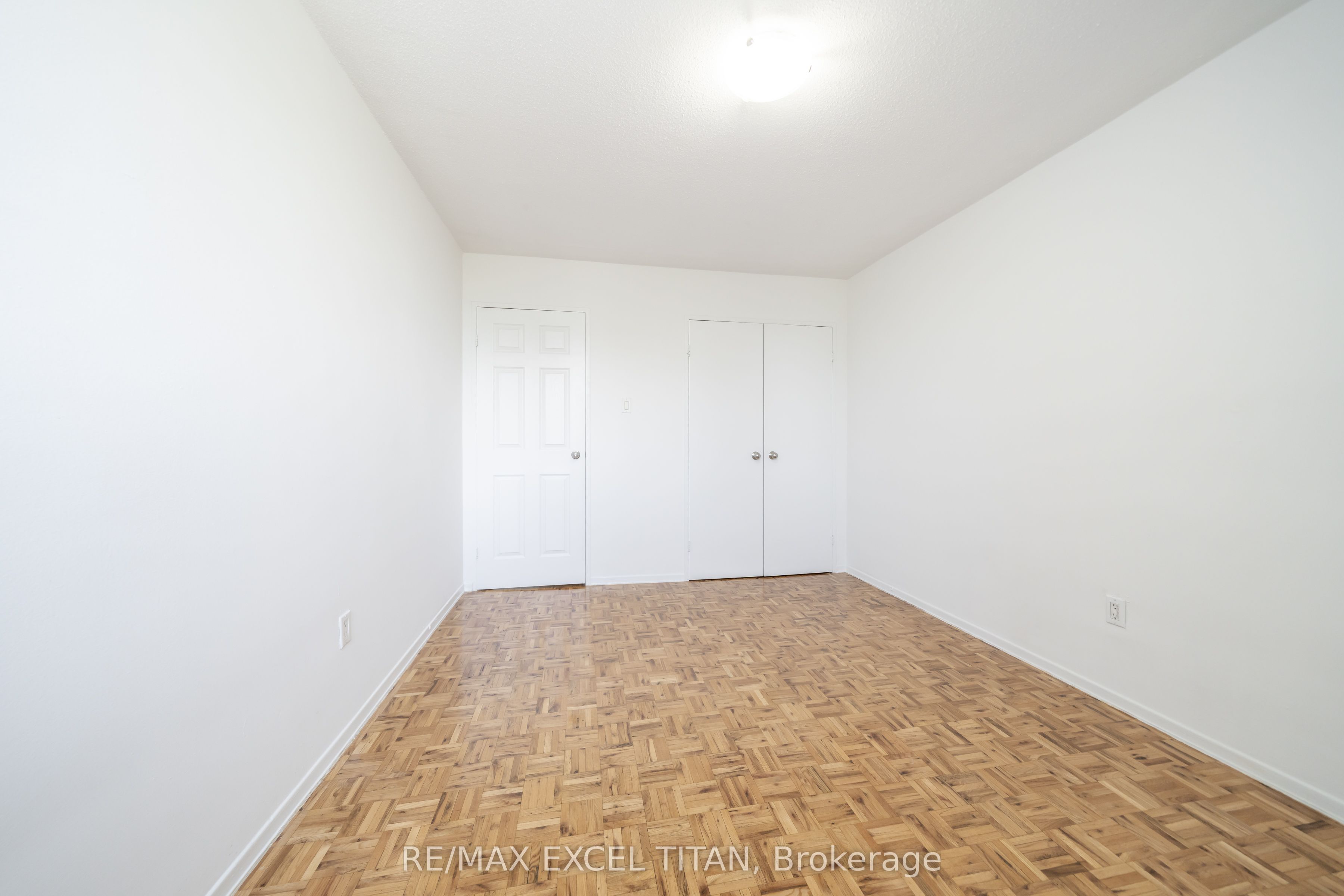 5 Glamorgan Avenue 412, Toronto, ON M1P 4P1 photo 4