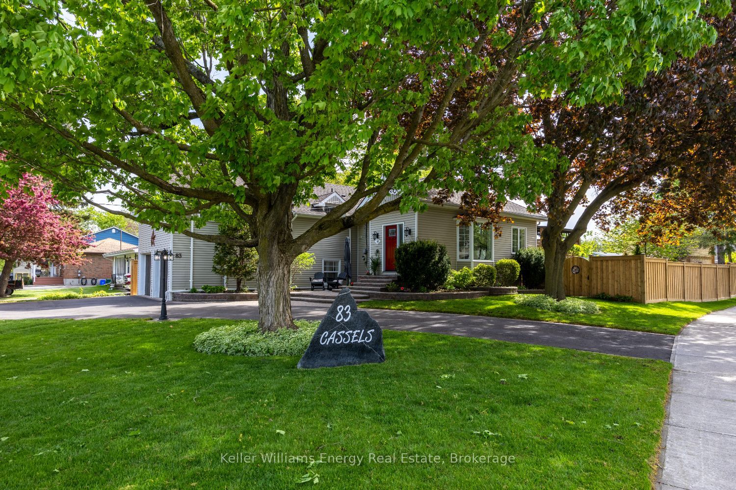 83 Cassels Road E, Whitby, ON L1M 1C6 photo 2