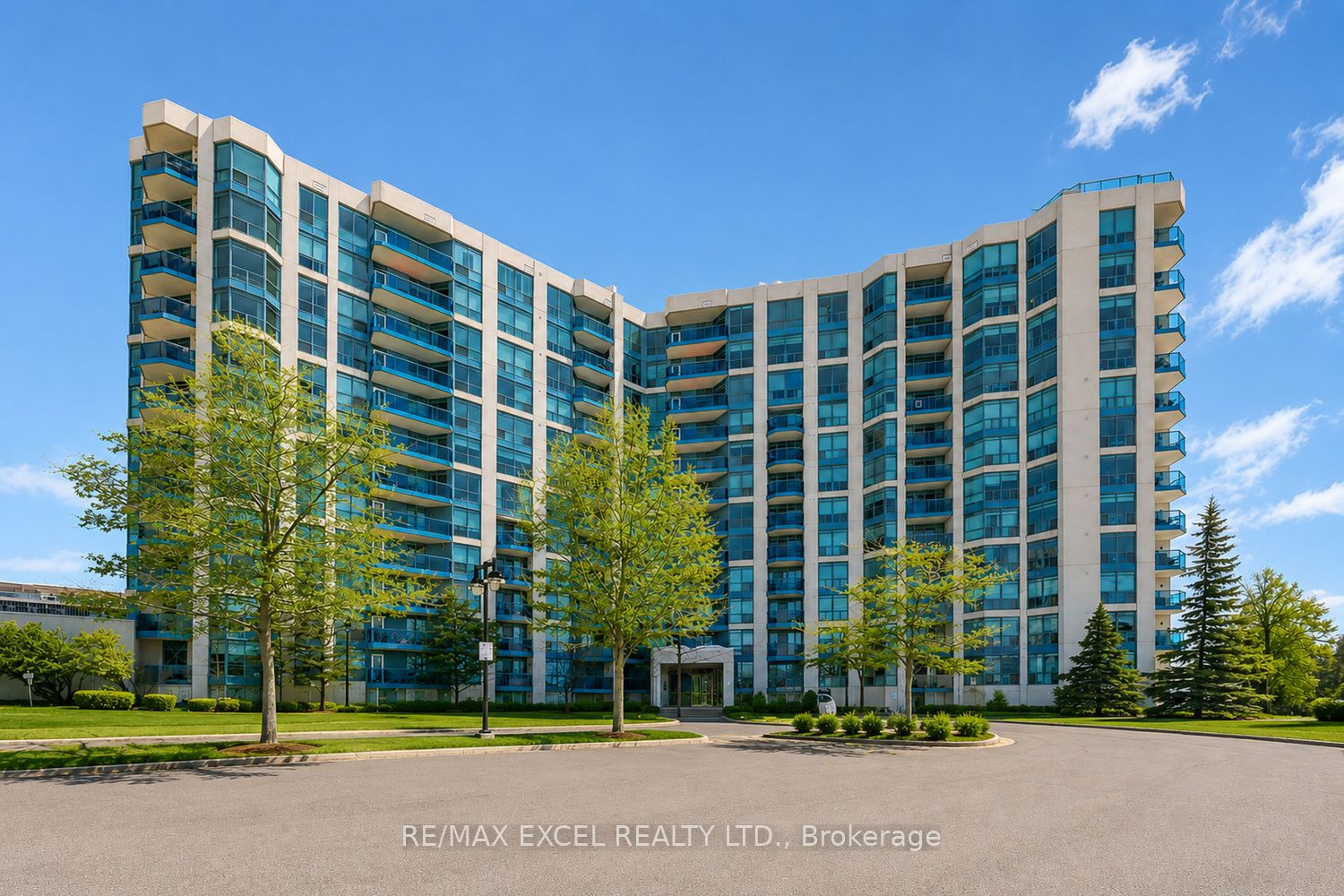 340 Watson Street W 916, Whitby, ON L1N 9G1 photo 2