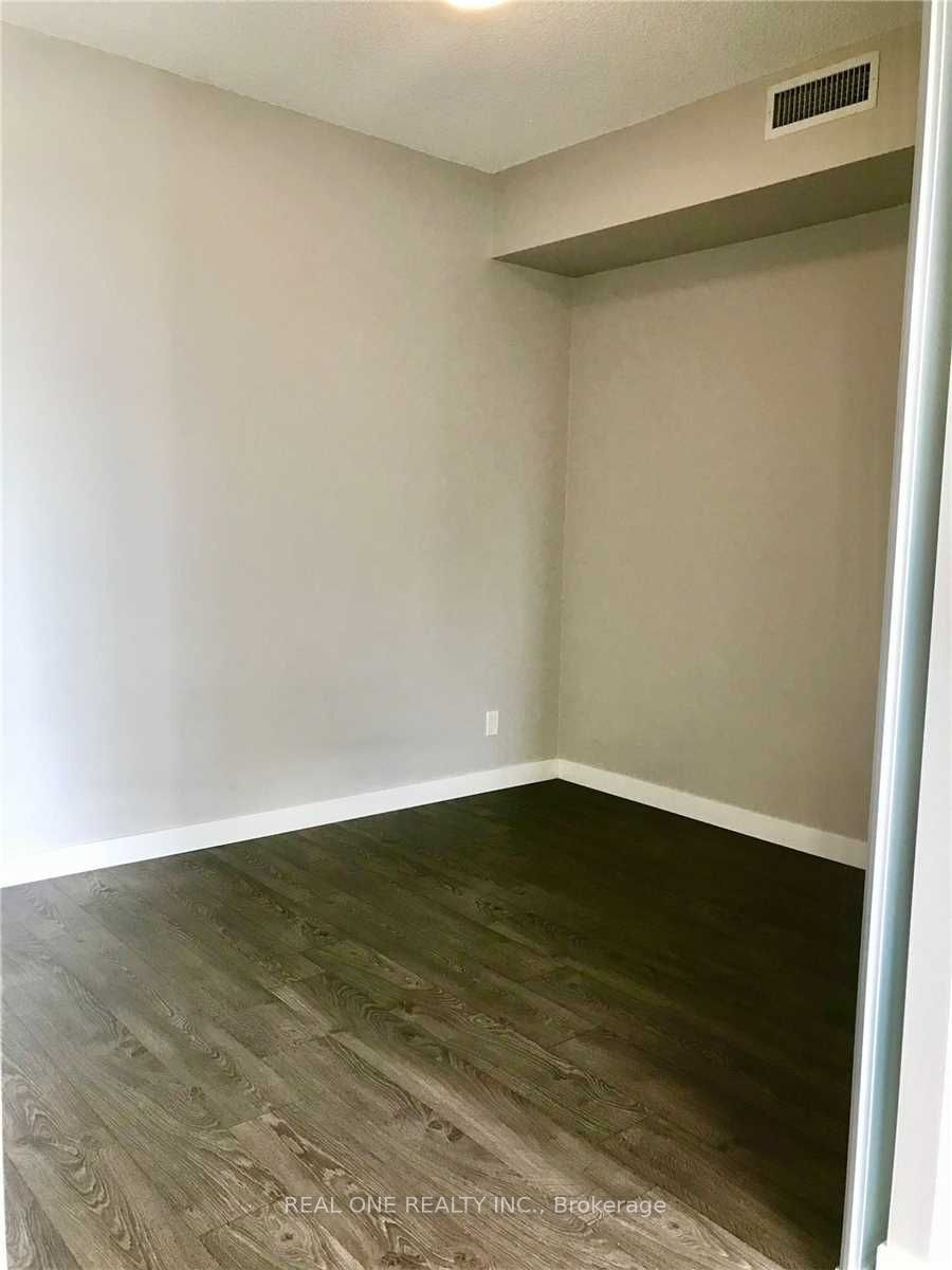 2055 Danforth Avenue 312, Toronto, ON M4C 1J8 photo 5