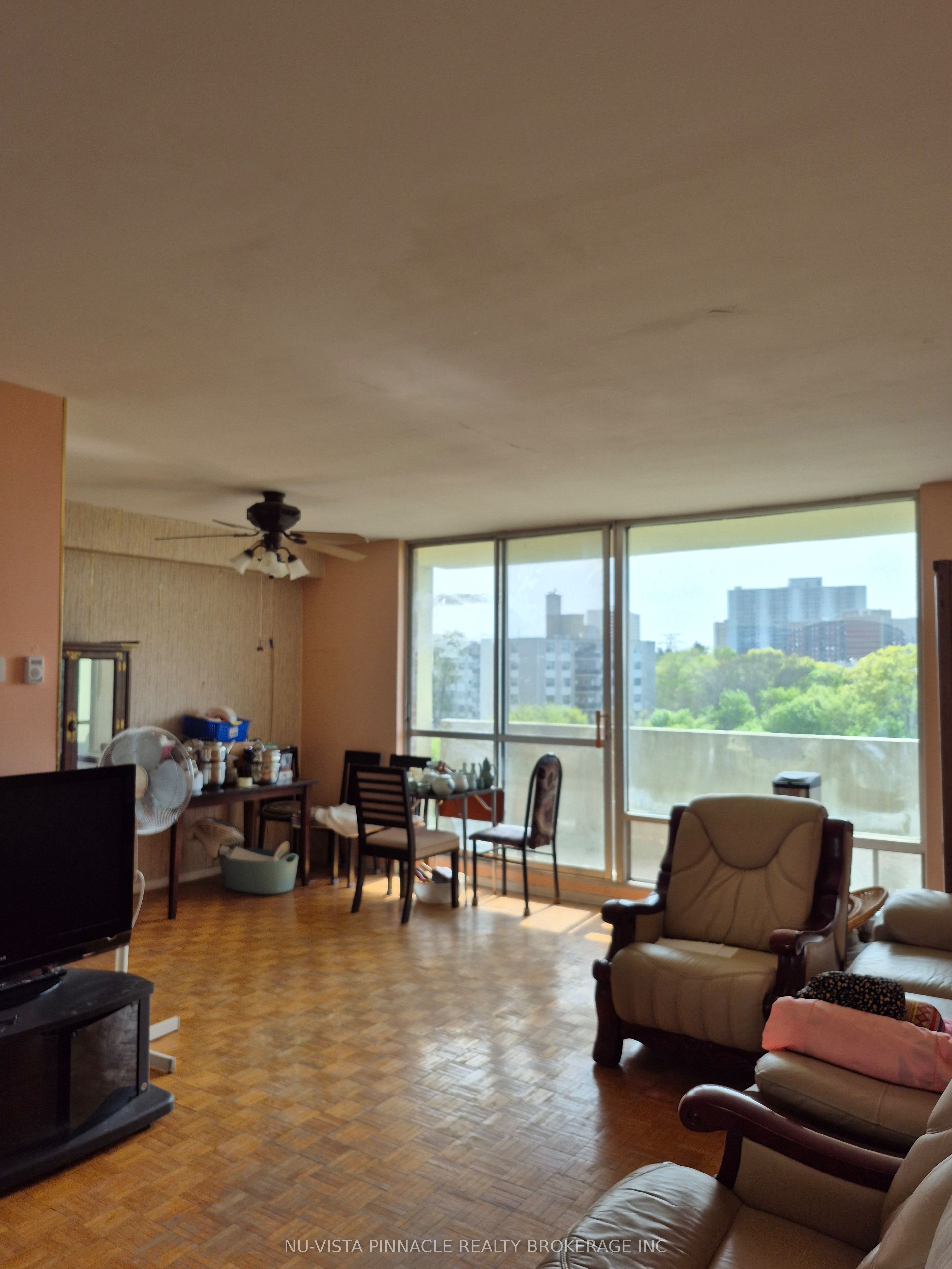 1 Massey Square 612, Toronto, ON M4C 5L4 photo 3