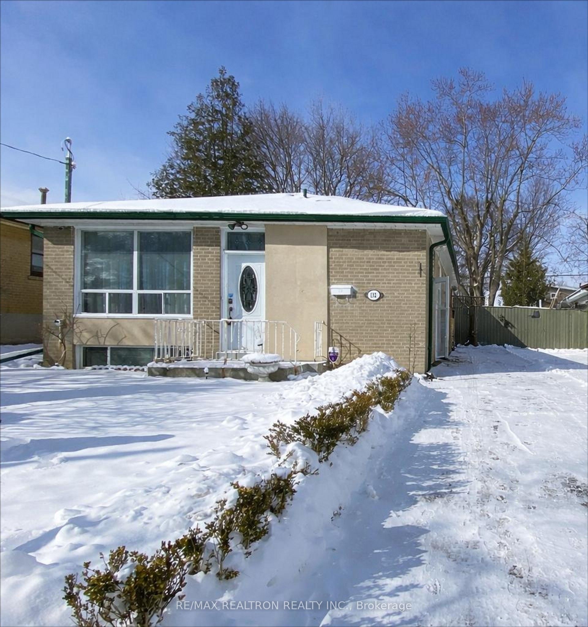 132 Porchester Drive, Toronto, ON M1J 2R7 photo 2