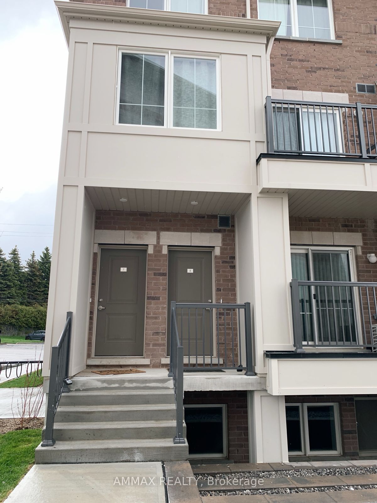490 Beresford Path 8, Oshawa, ON L1H 0B2 photo 2