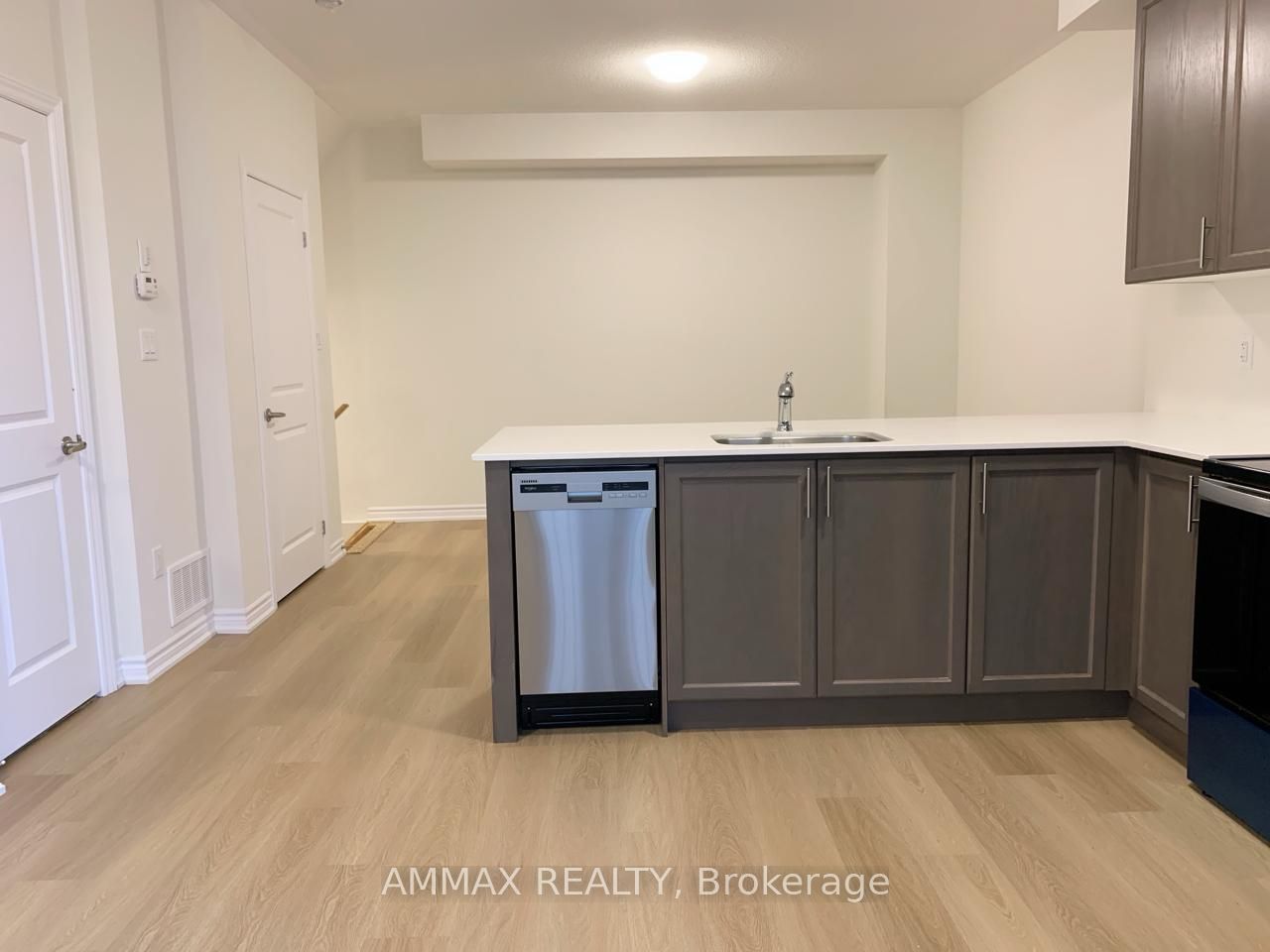 490 Beresford Path 8, Oshawa, ON L1H 0B2 photo 3