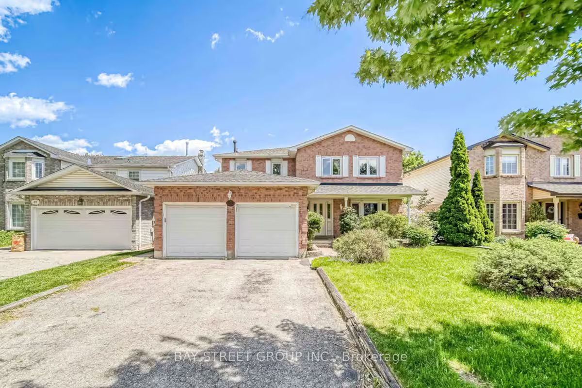 27 Gladiola Court Main and 2nd floor, Whitby, ON L1R 1N8
