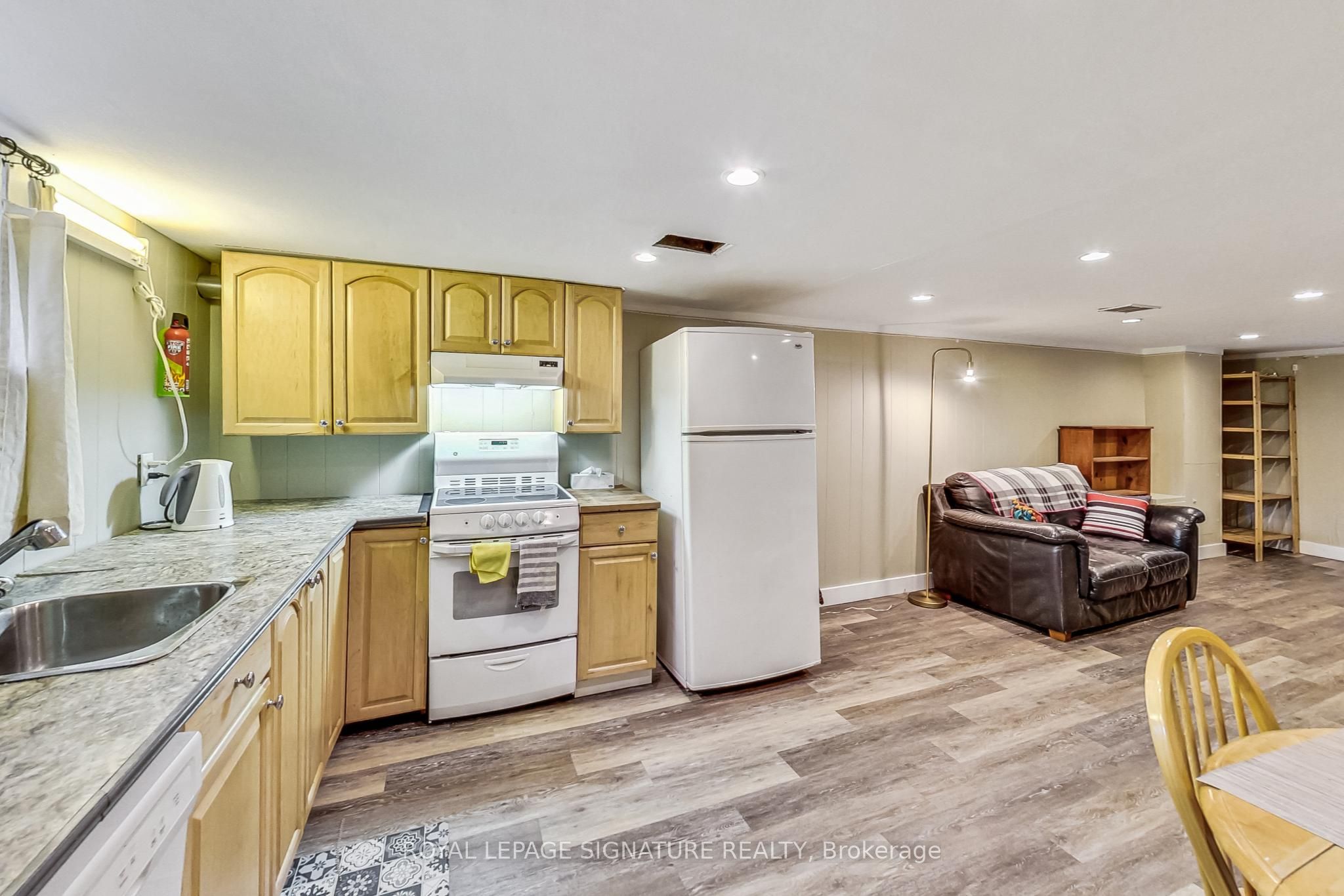 1 Milne Avenue, Toronto, ON M1L 1J7 photo 5