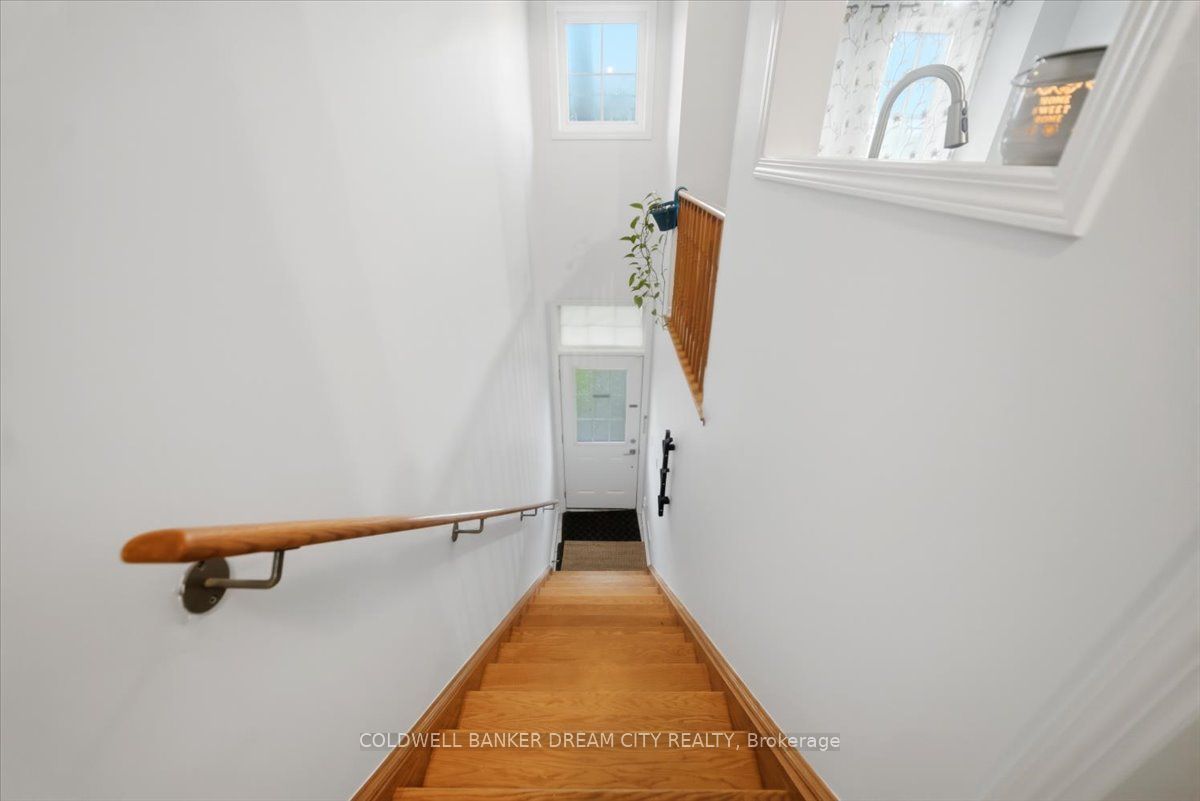 559 Midland Avenue, Toronto, ON M1N 4E8 photo 4