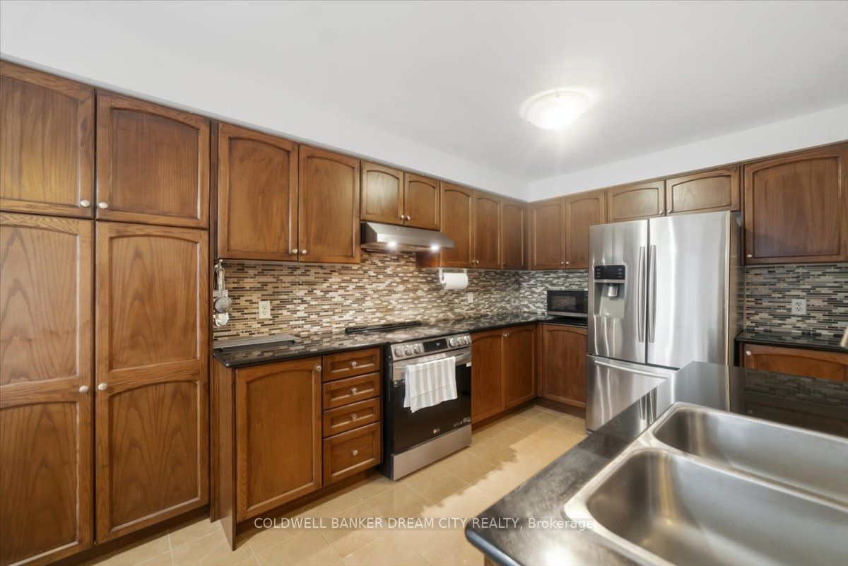 559 Midland Avenue, Toronto, ON M1N 4E8 photo 5