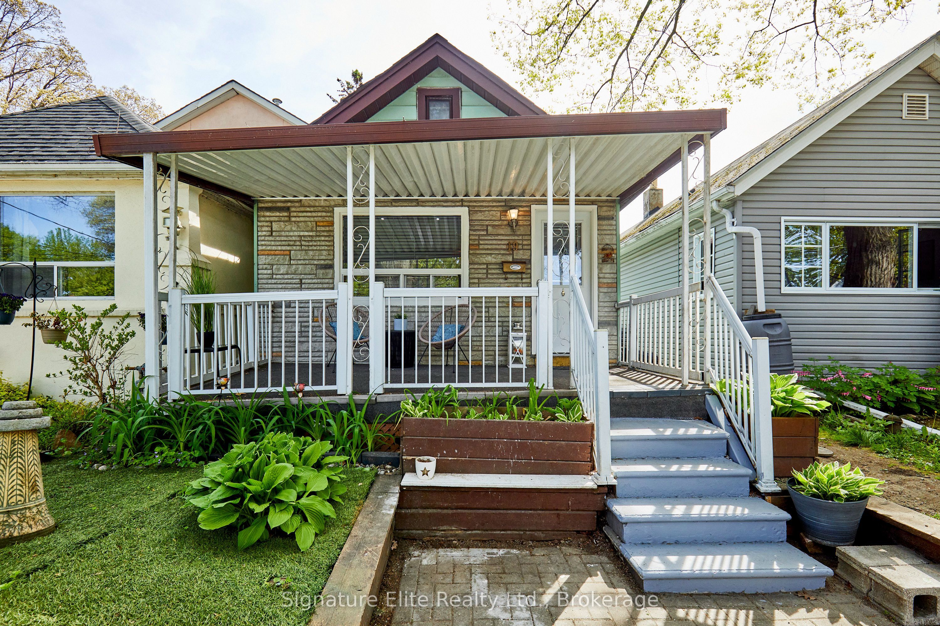19 Kenworthy Avenue, Toronto, ON M1L 3B1