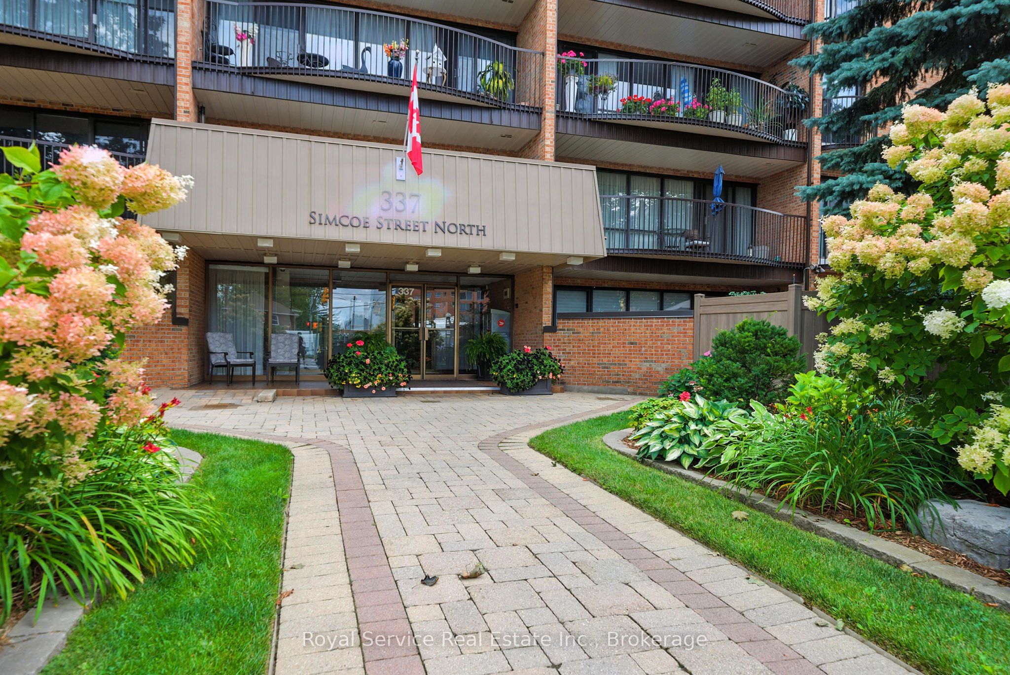 337 Simcoe Street N 101, Oshawa, ON L1G 4T2