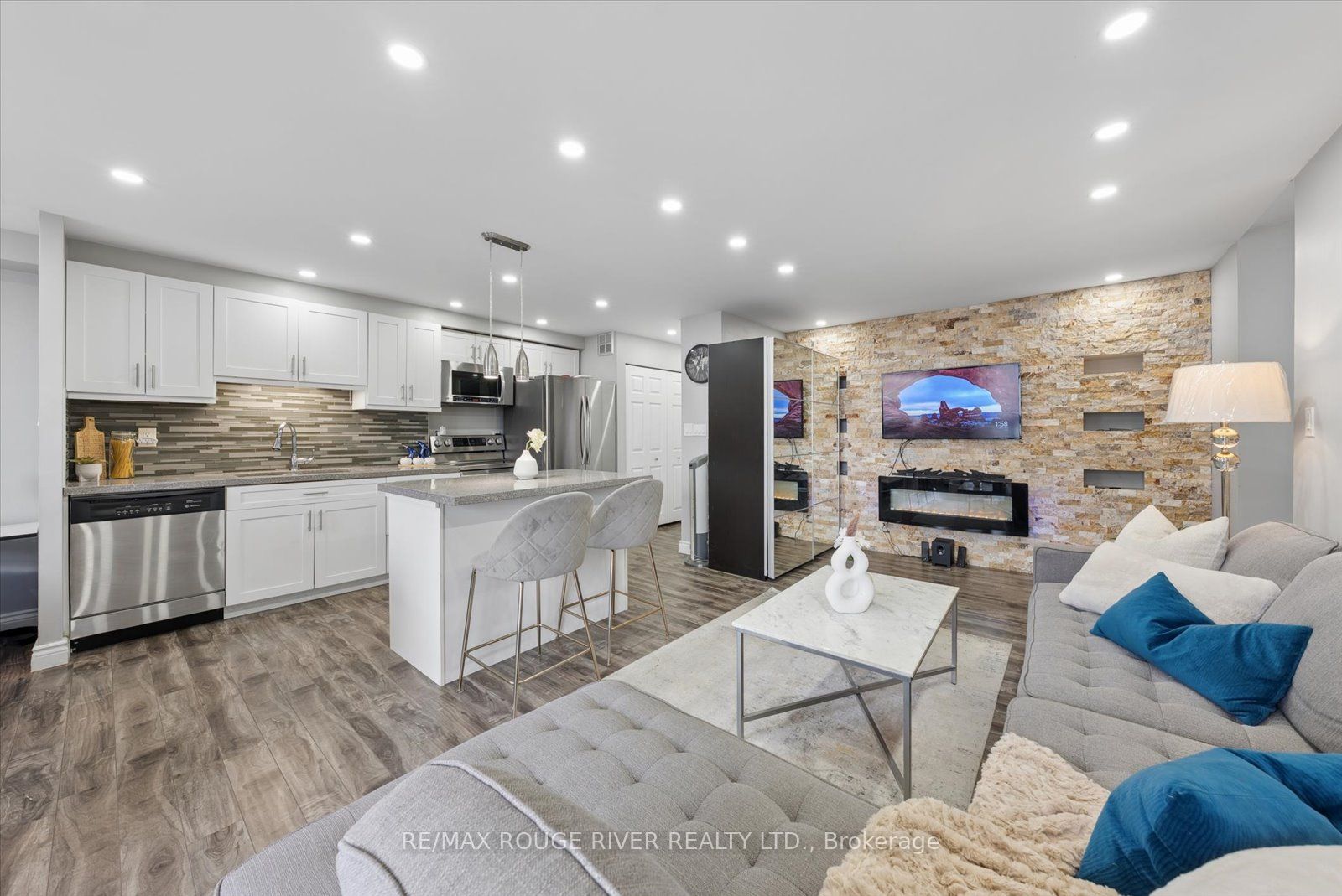 90 Ling Road 907, Toronto, ON M1E 4Y3