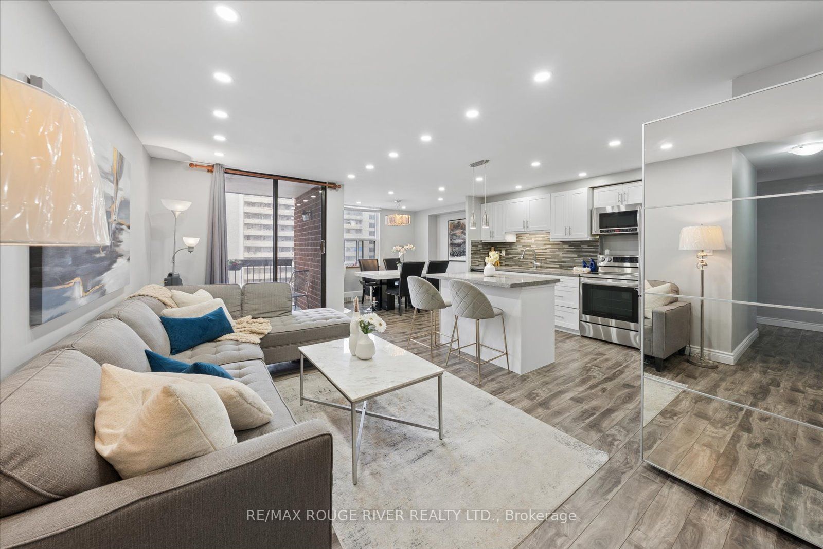 90 Ling Road 907, Toronto, ON M1E 4Y3 photo 2
