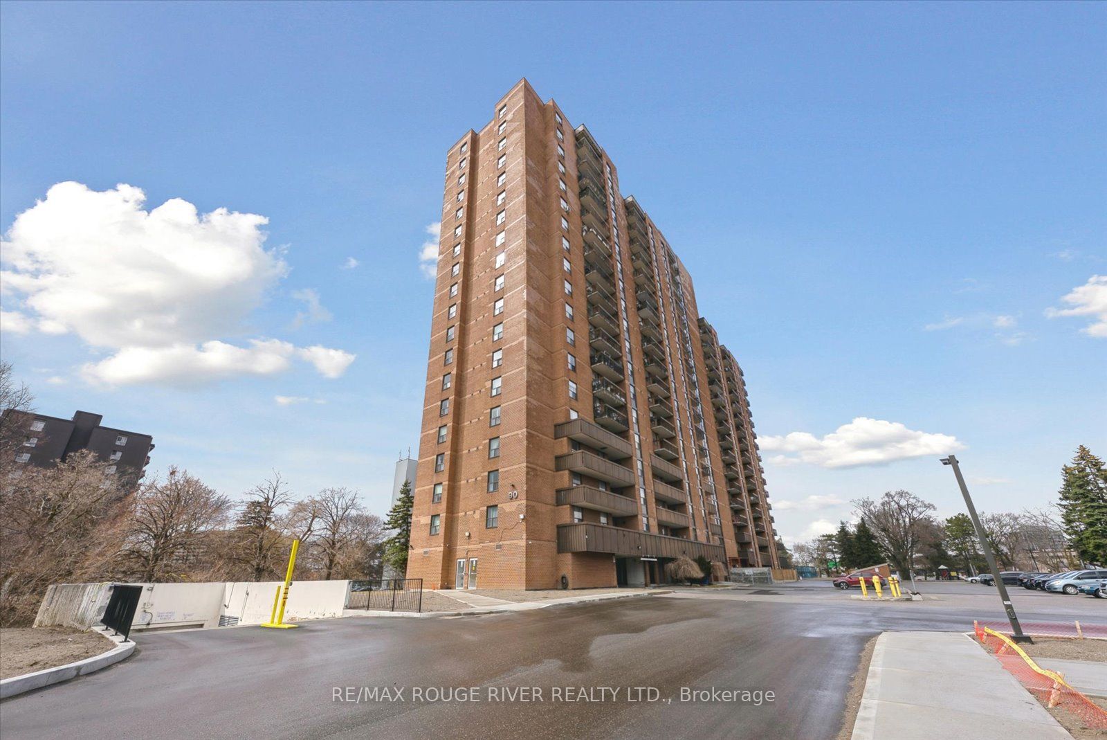 90 Ling Road 907, Toronto, ON M1E 4Y3 photo 3