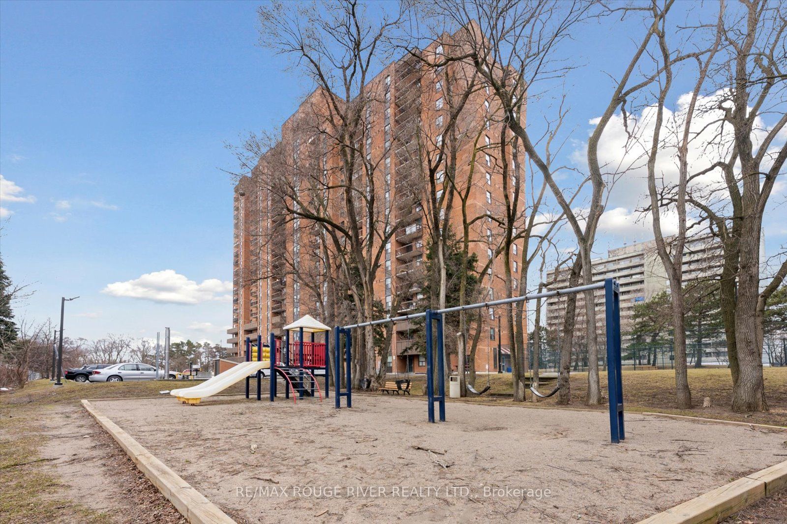 90 Ling Road 907, Toronto, ON M1E 4Y3 photo 4