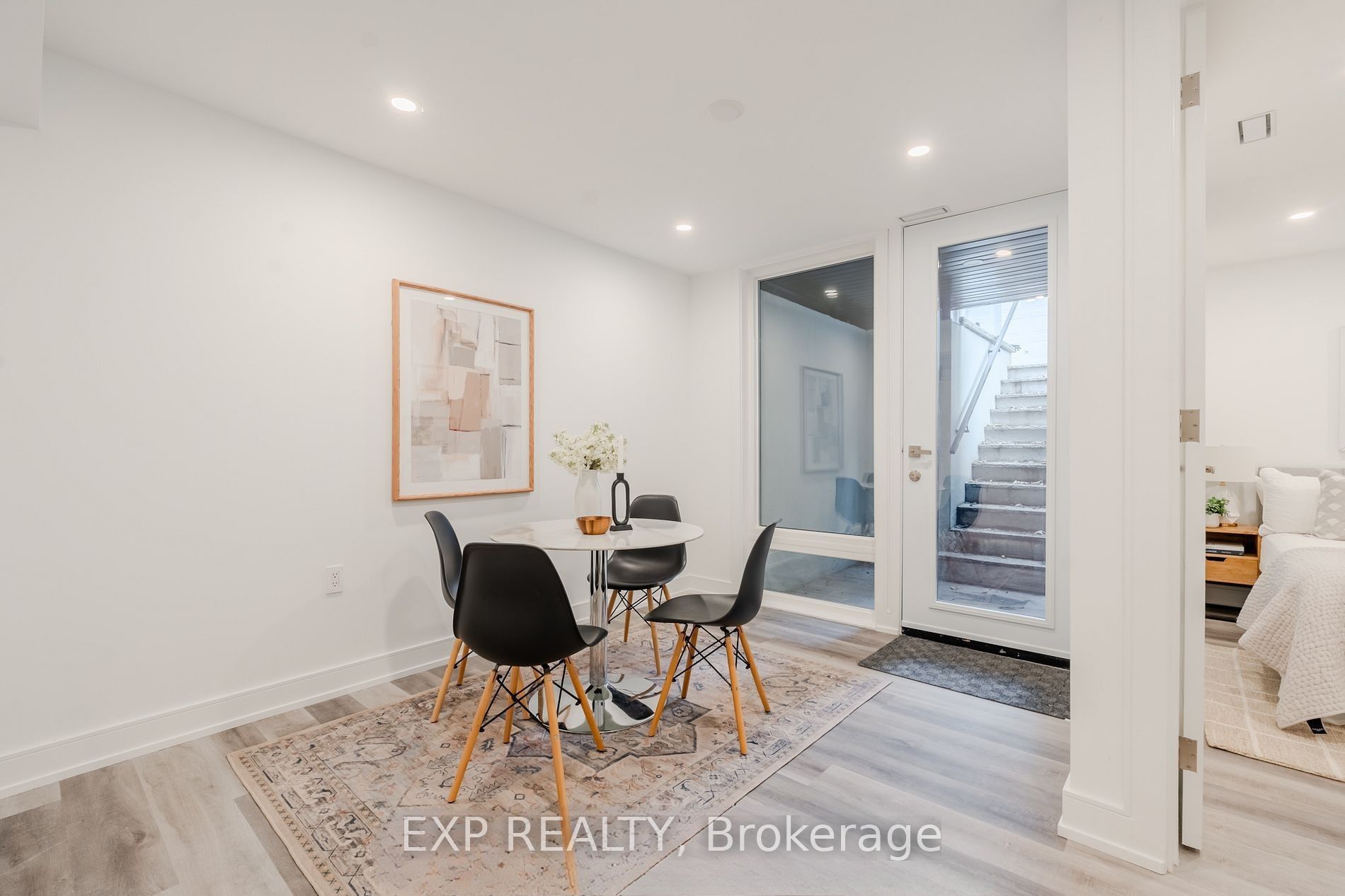 19 Devon Road Lower, Toronto, ON M4E 2J7 photo 2
