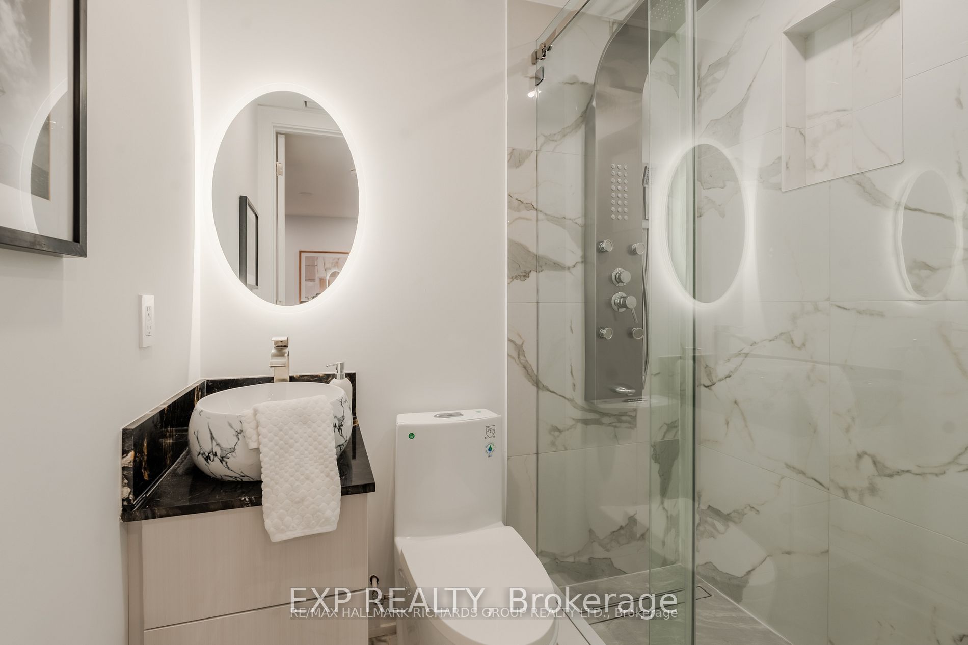 19 Devon Road Lower, Toronto, ON M4E 2J7 photo 4