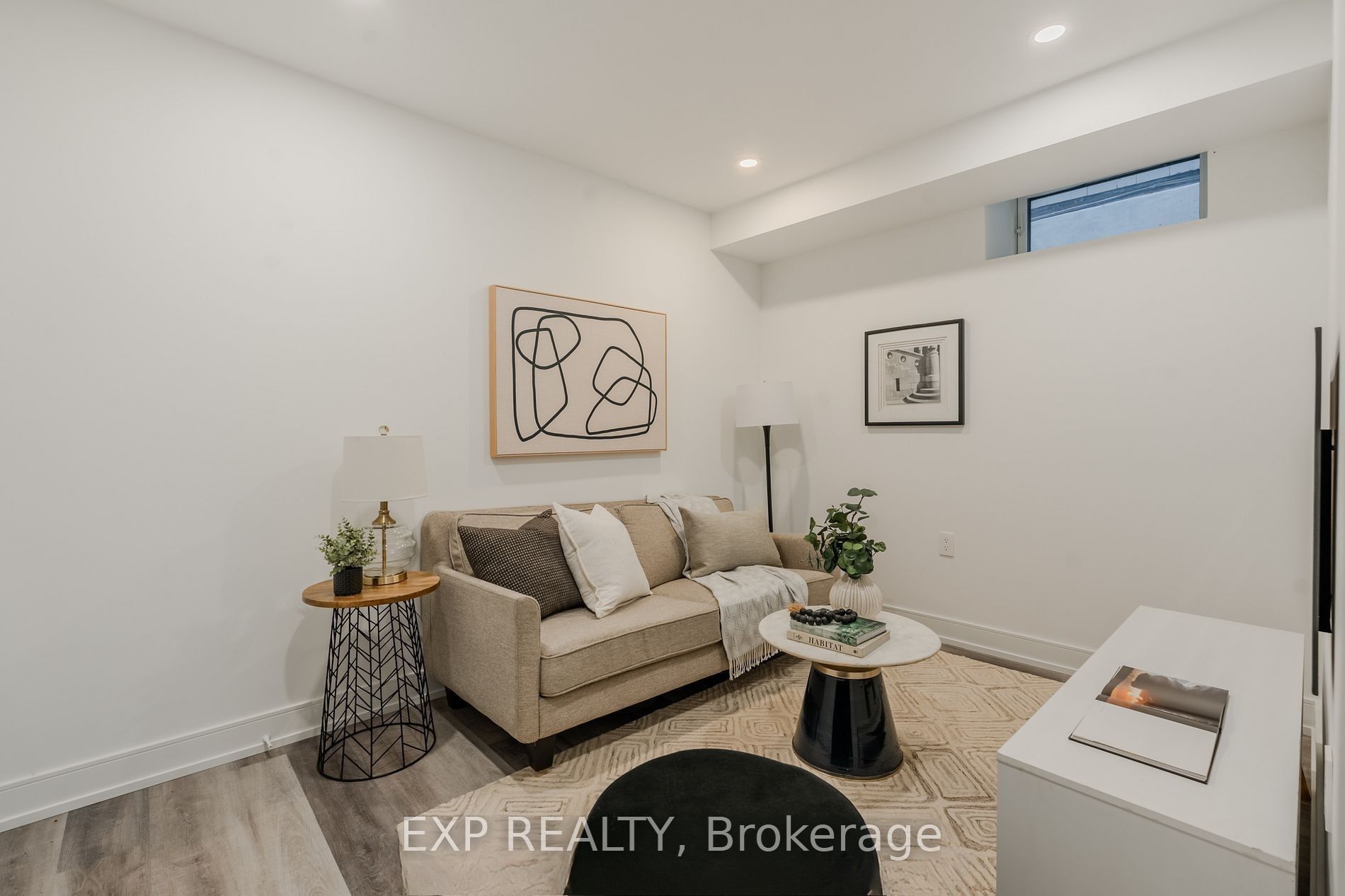 19 Devon Road Lower, Toronto, ON M4E 2J7 photo 5