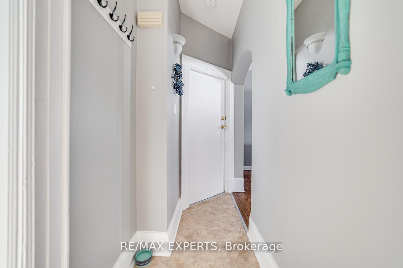 98 Elgin Street E 1, Oshawa, ON L1G 1T3 photo 4