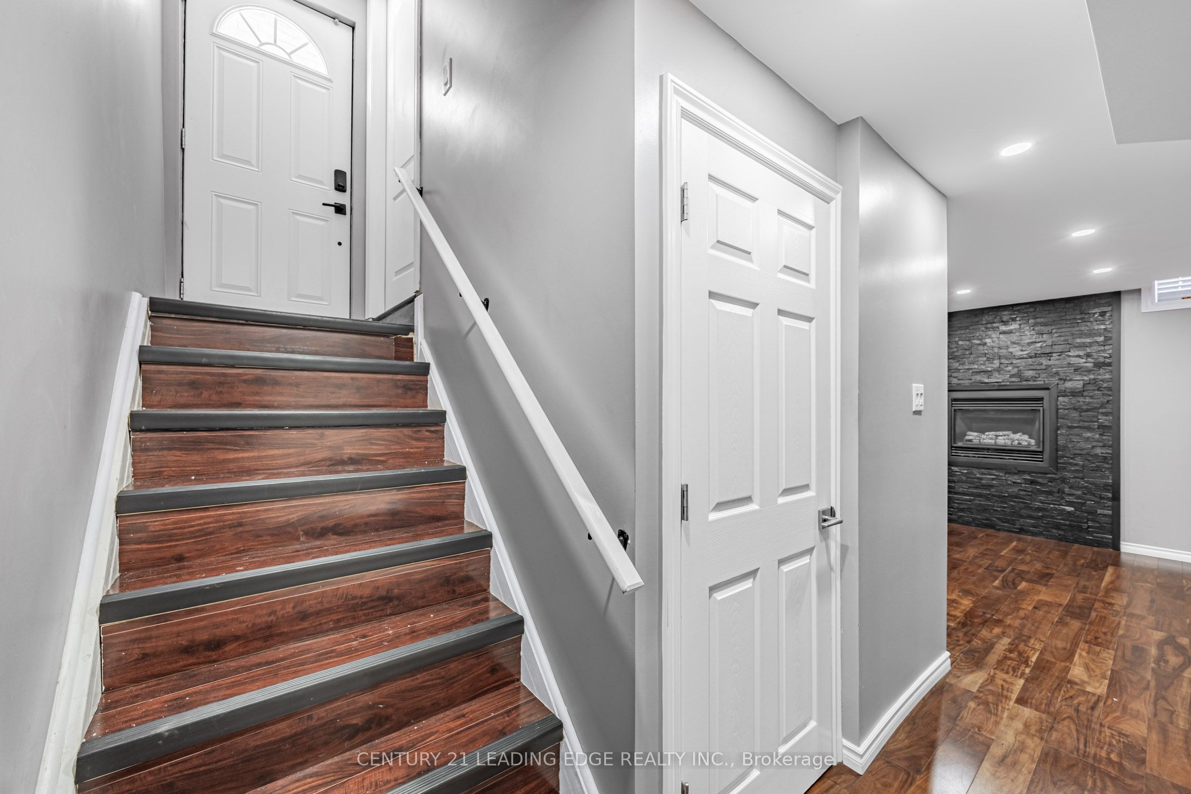 98 ERSKINE Drive LOWER, Clarington, ON L1B 1G9 photo 2