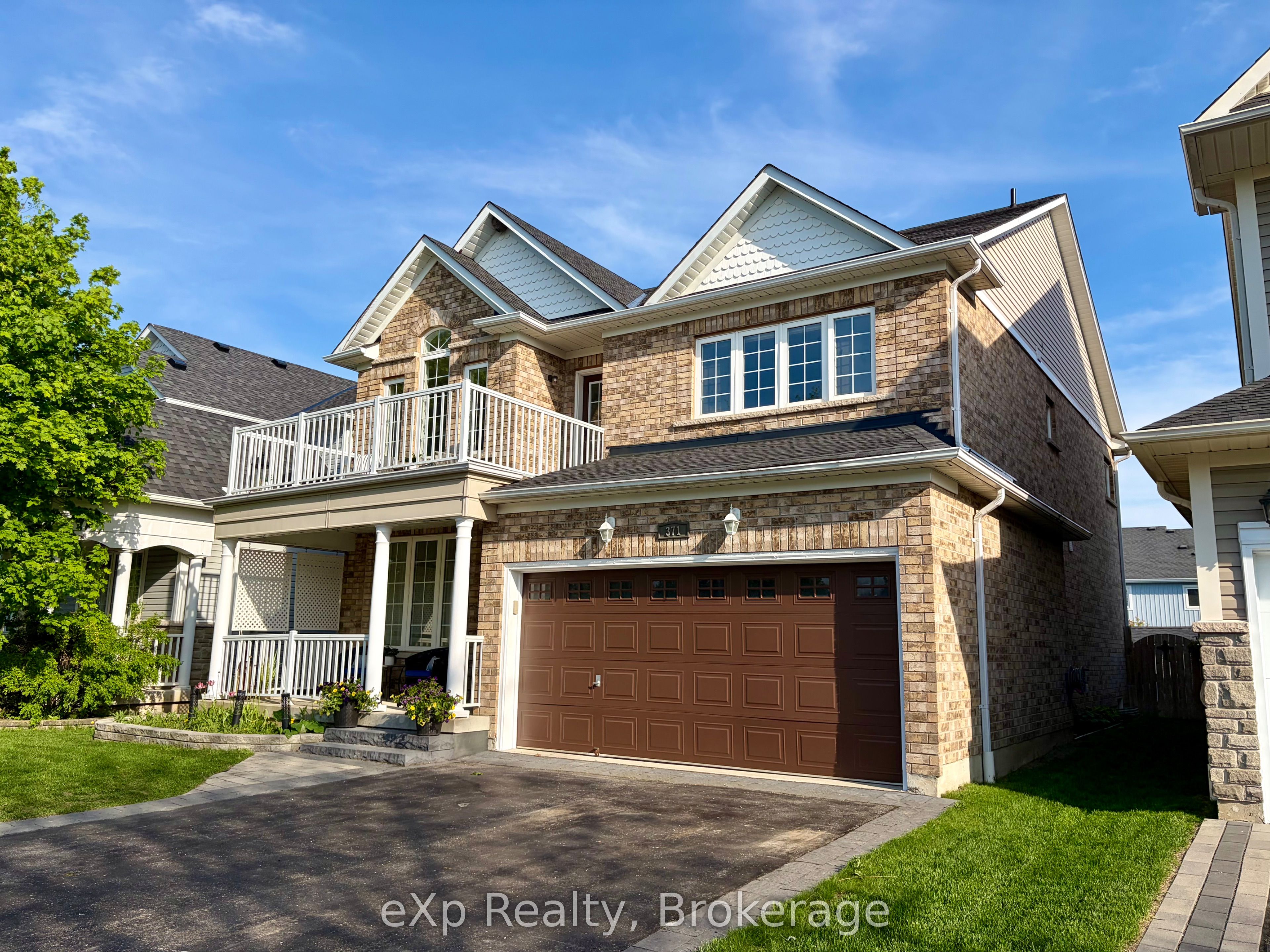 371 E Carnwith Drive E, Whitby, ON L1M 2M1 photo 2
