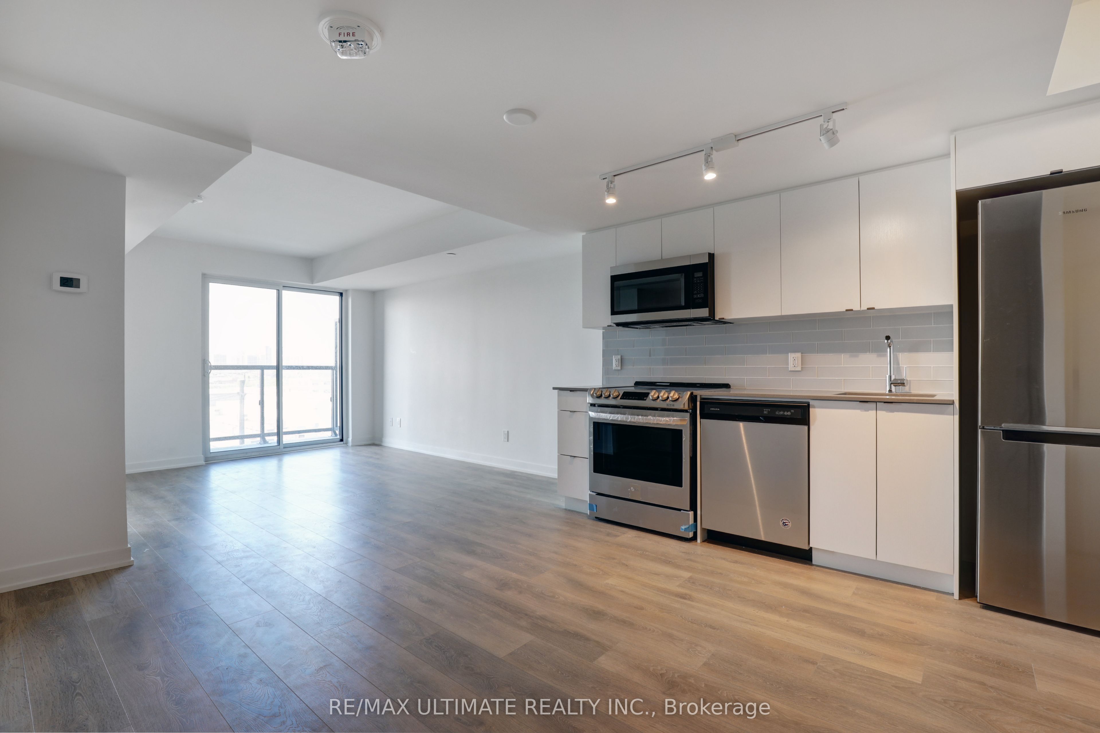1401 O'Connor Drive 513, Toronto, ON M4B 2V5 photo 2