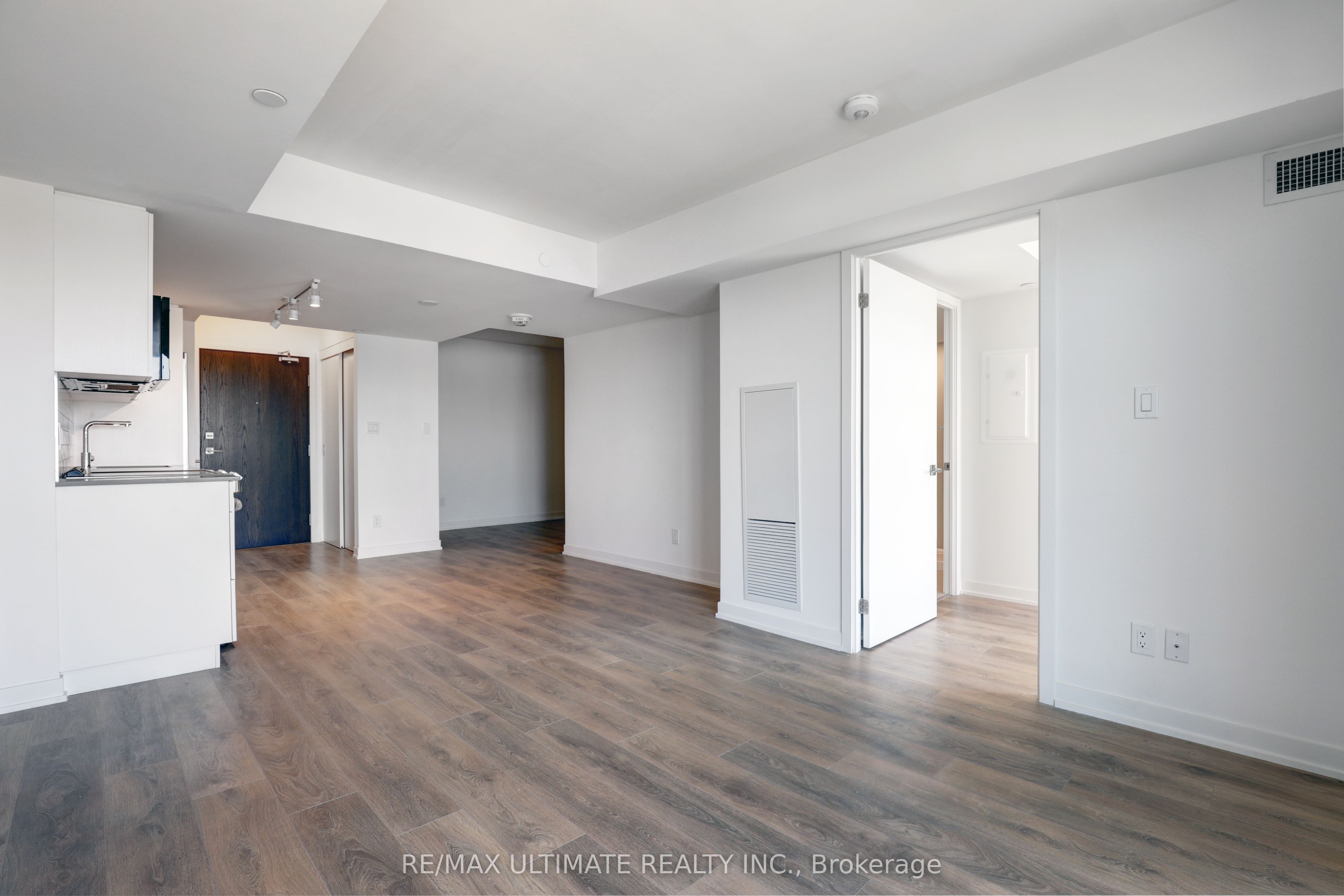 1401 O'Connor Drive 513, Toronto, ON M4B 2V5 photo 3