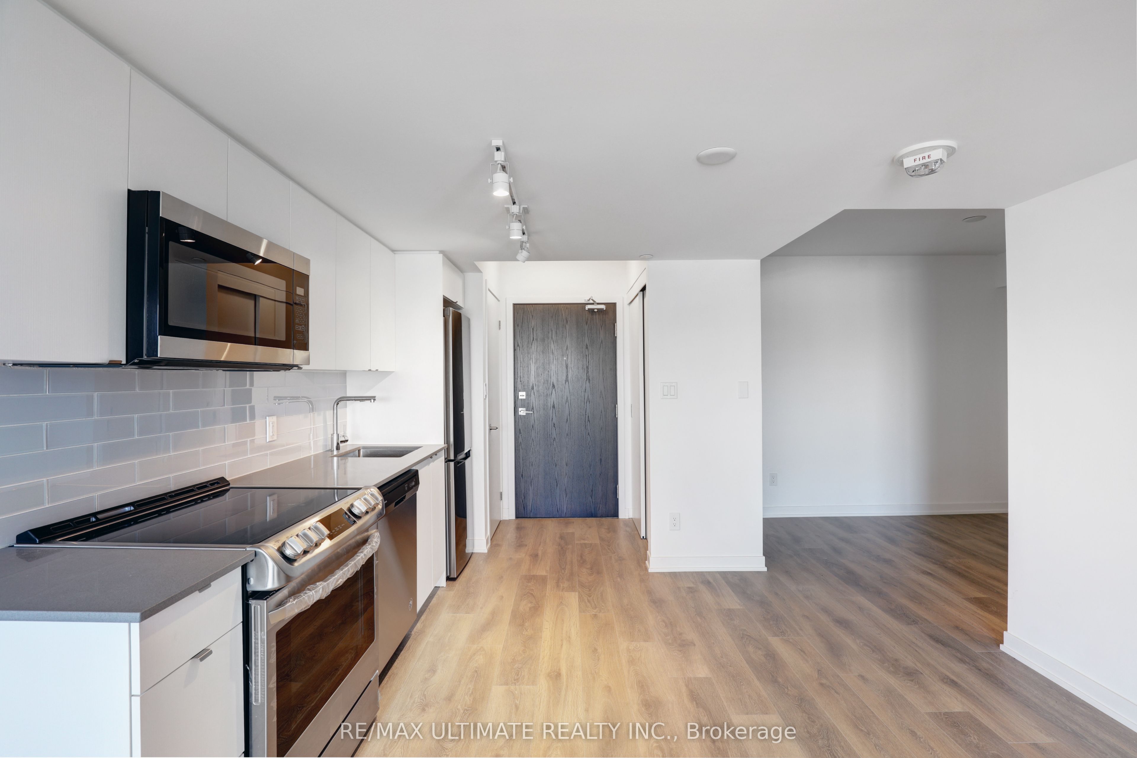 1401 O'Connor Drive 513, Toronto, ON M4B 2V5 photo 4