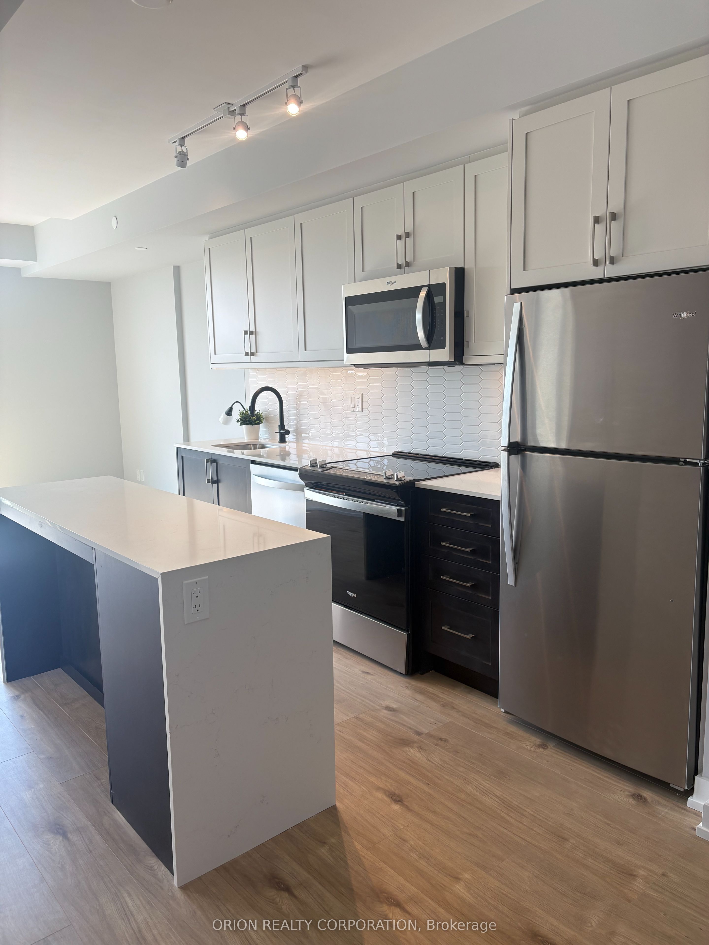201 Brock Street S 408, Whitby, ON L1N 0P8