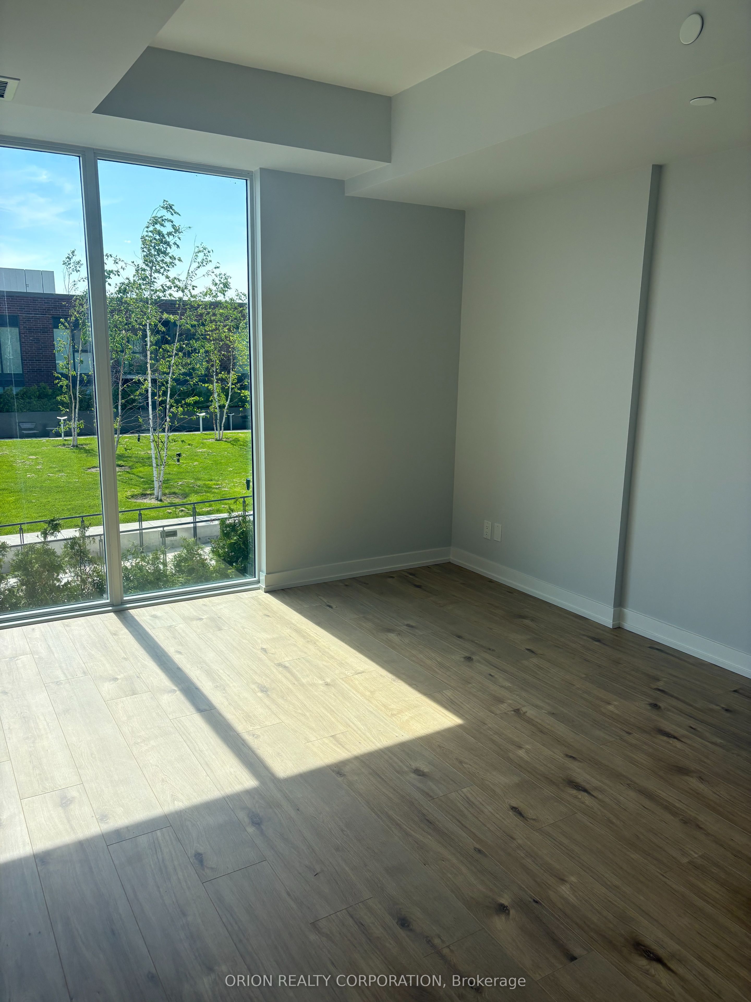 201 Brock Street S 408, Whitby, ON L1N 0P8 photo 4