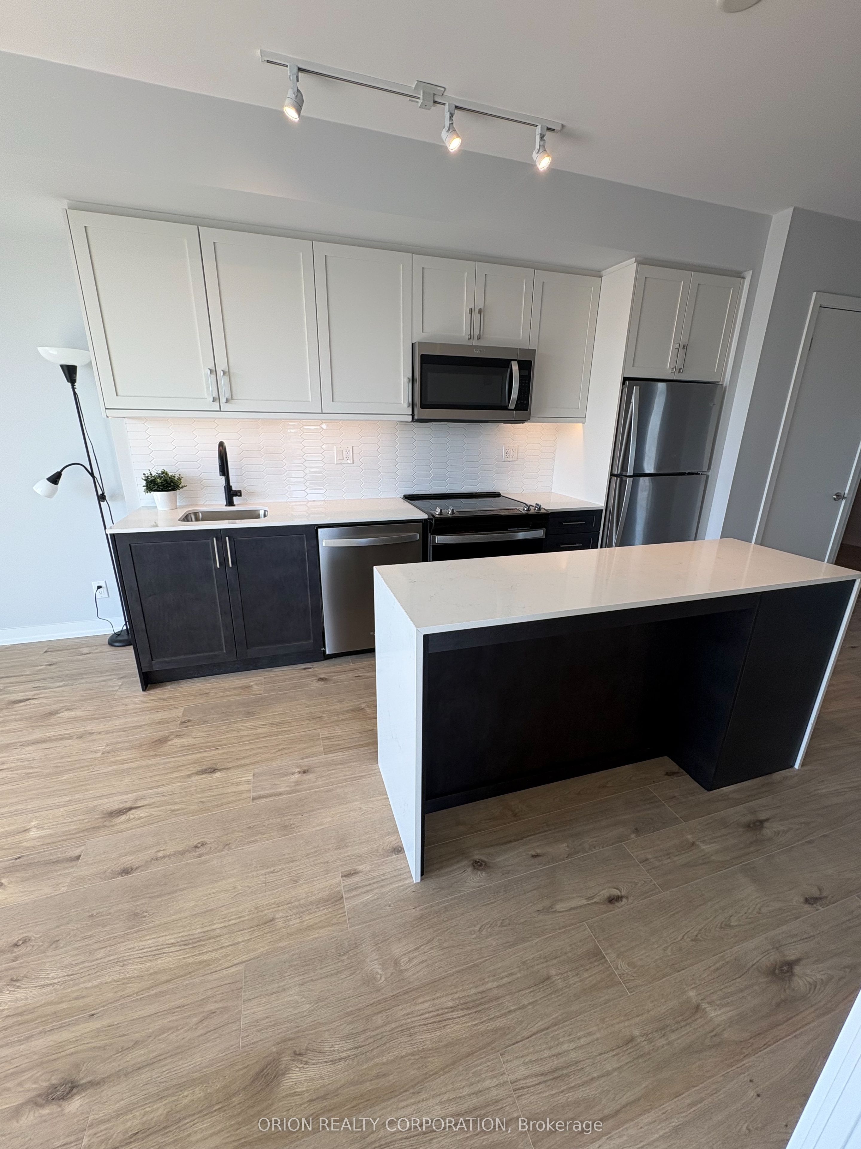 201 Brock Street S 408, Whitby, ON L1N 0P8 photo 5