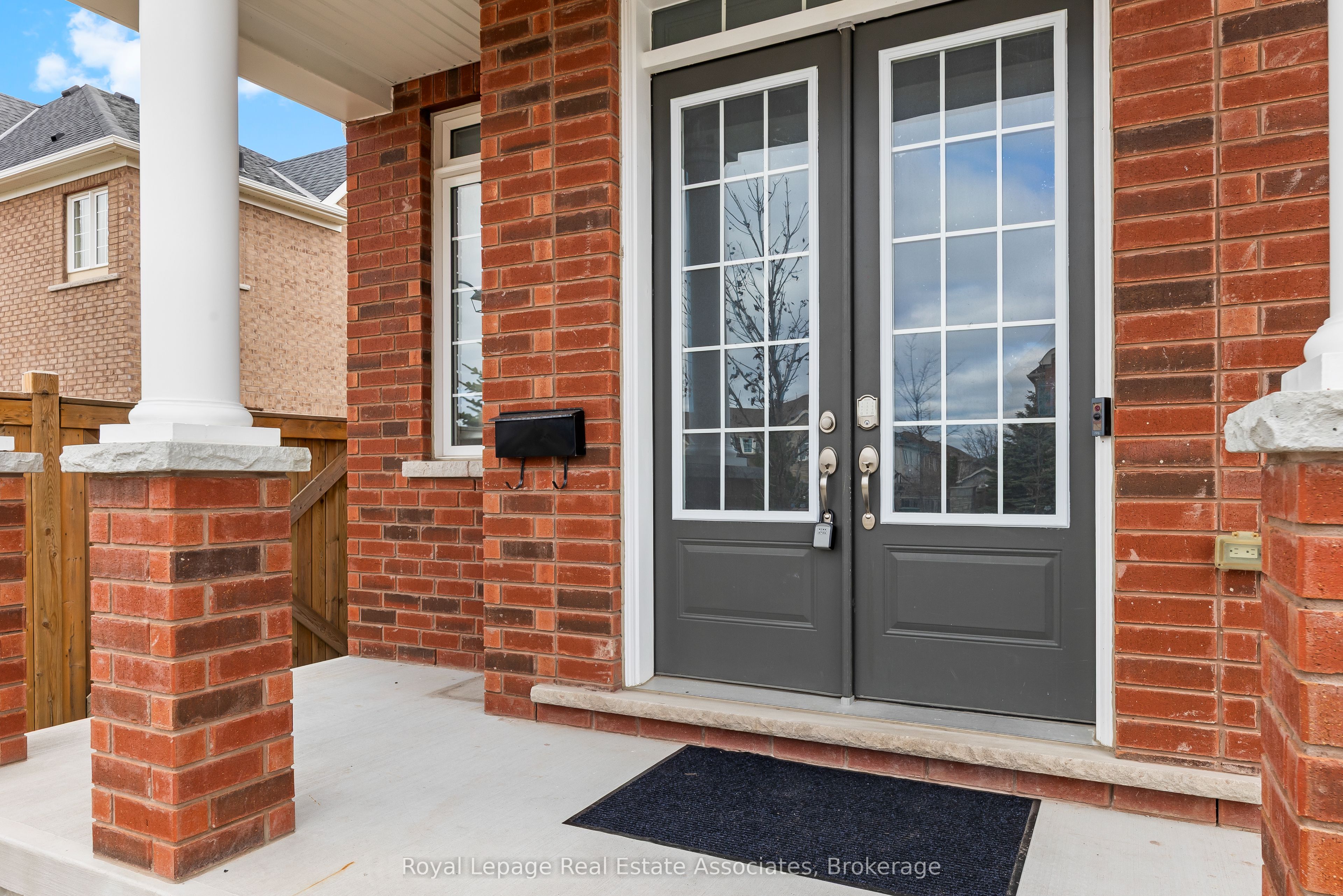 1796 Grandview Street N, Oshawa, ON L1K 0B1 photo 2