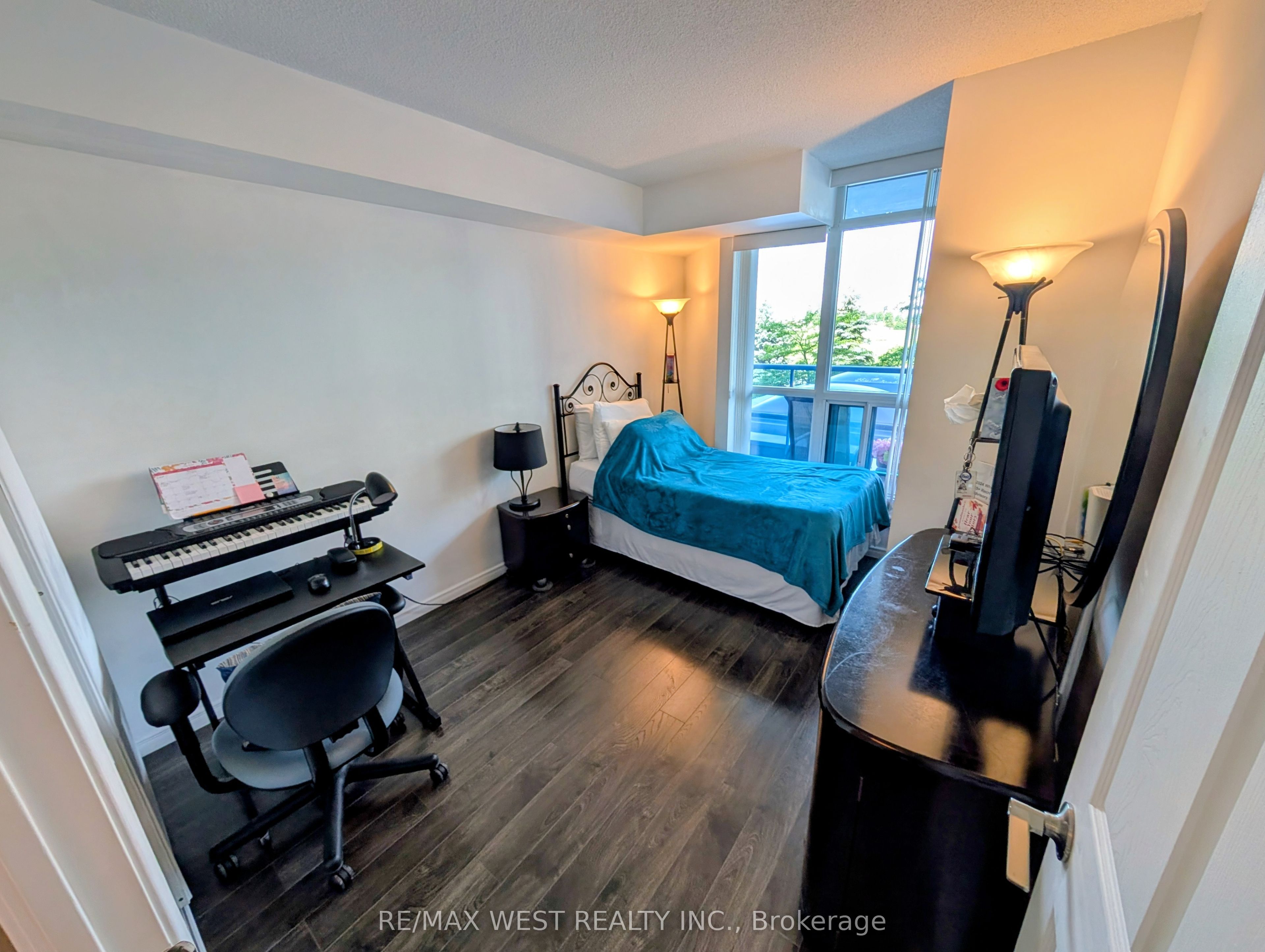 340 Watson Street W 216, Whitby, ON L1N 9G1 photo 5