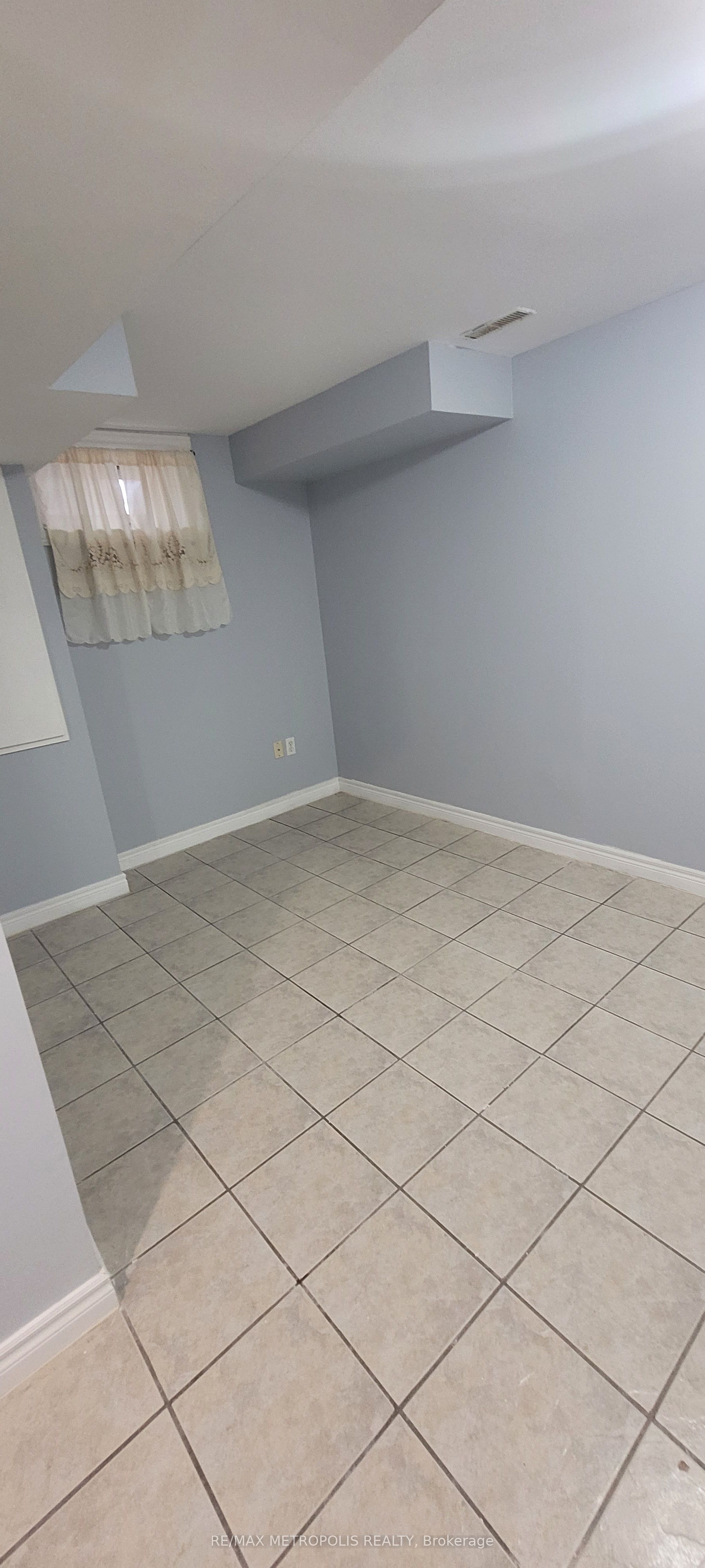 16B Gower Street BSMT, Toronto, ON M4B 3P5 photo 4