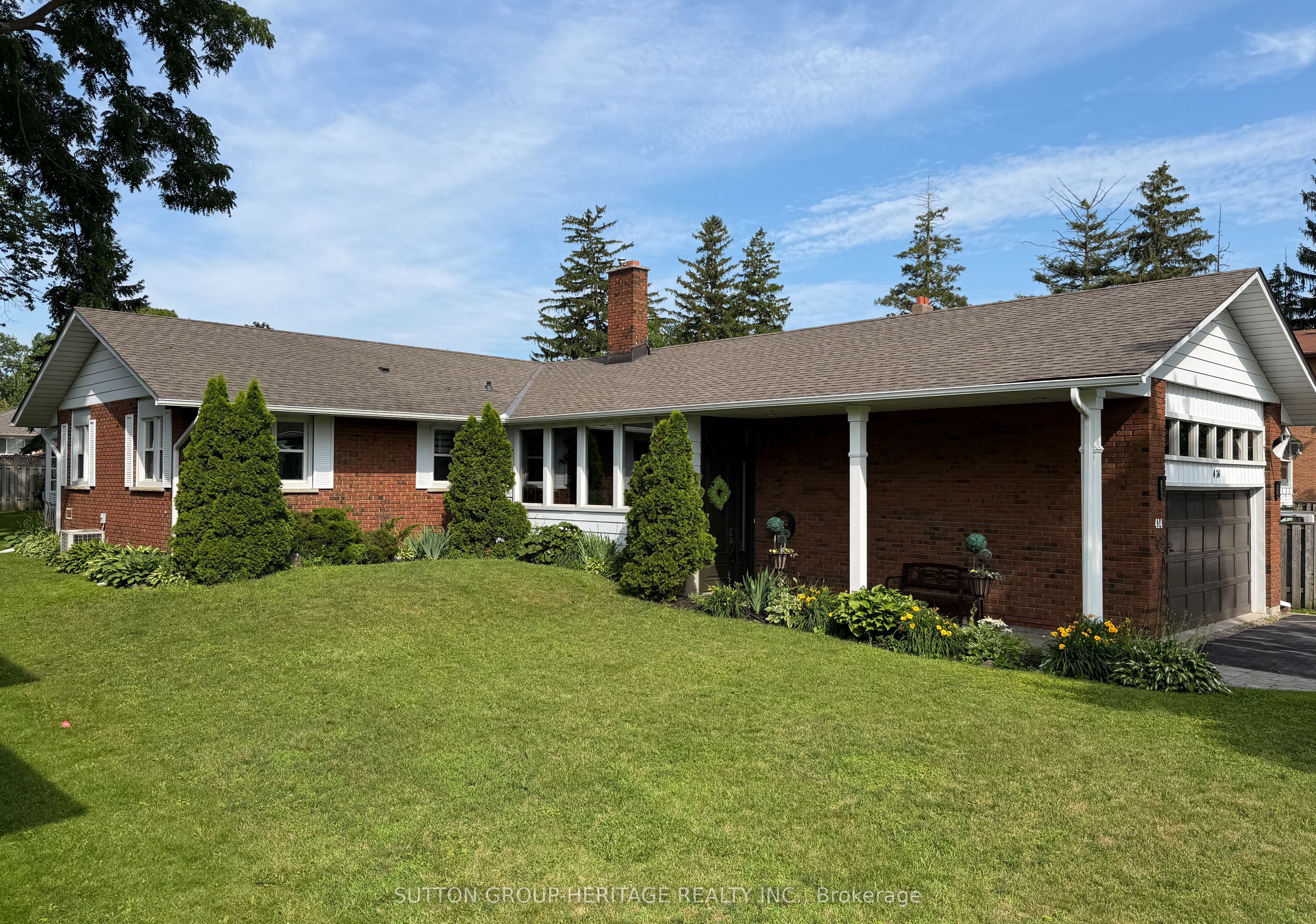 414 Centre Street N, Whitby, ON L1N 4T4 photo 2