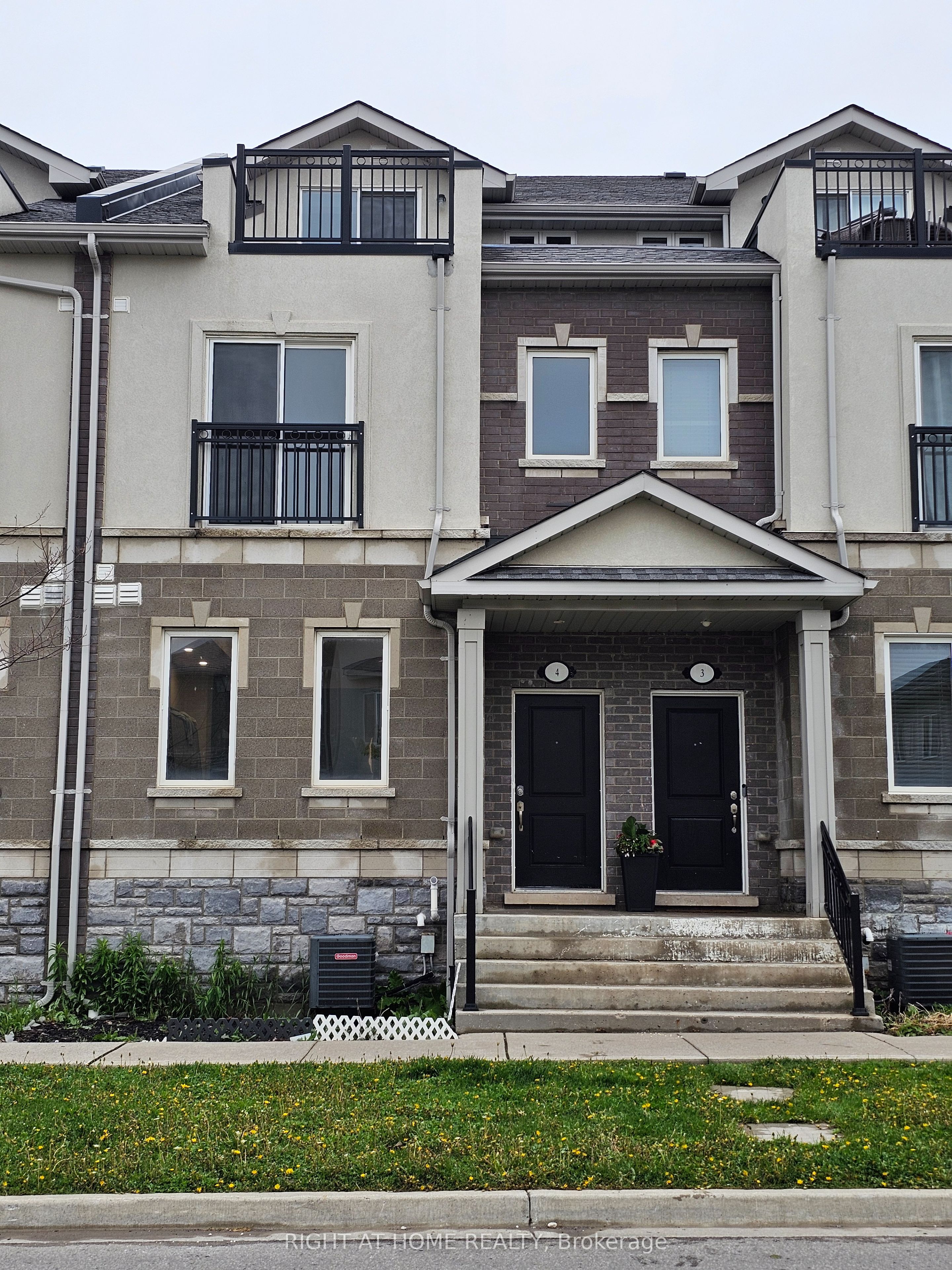 1040 Elton Way E 4, Whitby, ON L1N 0L3