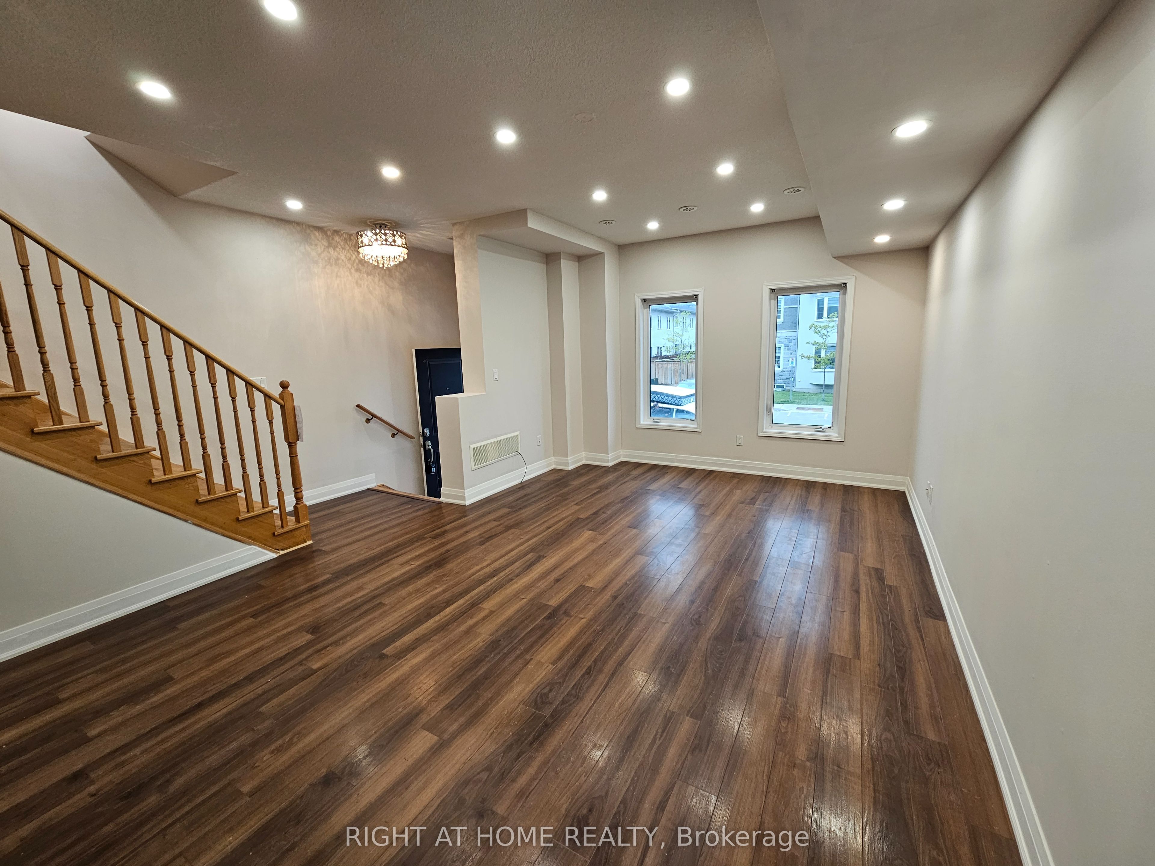 1040 Elton Way E 4, Whitby, ON L1N 0L3 photo 3