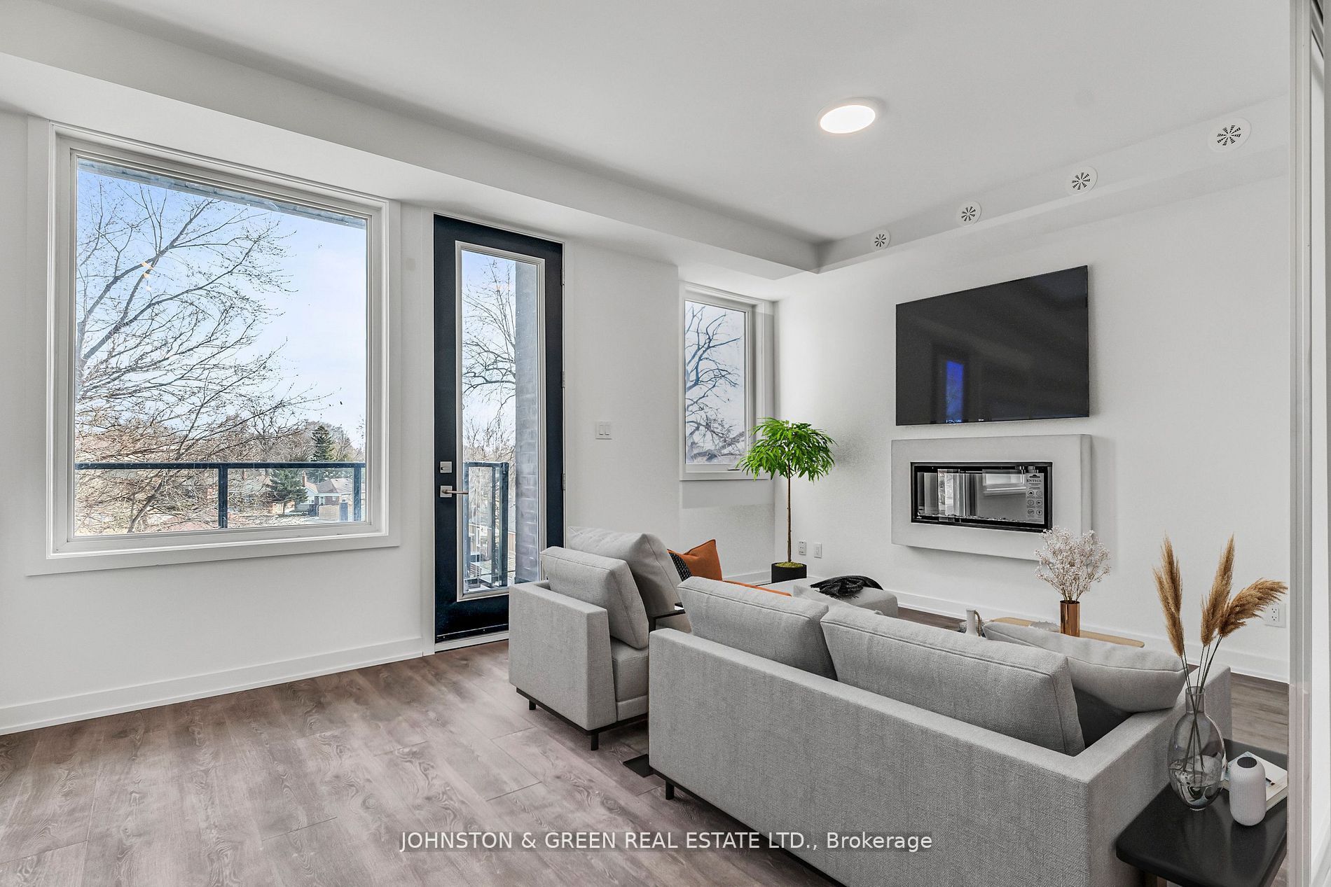 1475 O'Connor Drive 12, Toronto, ON M4B 2V5