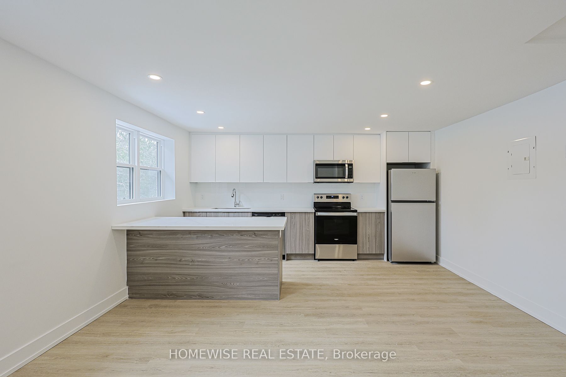 100 Liberty Street N 10B, Clarington, ON L1C 2M1 photo 3