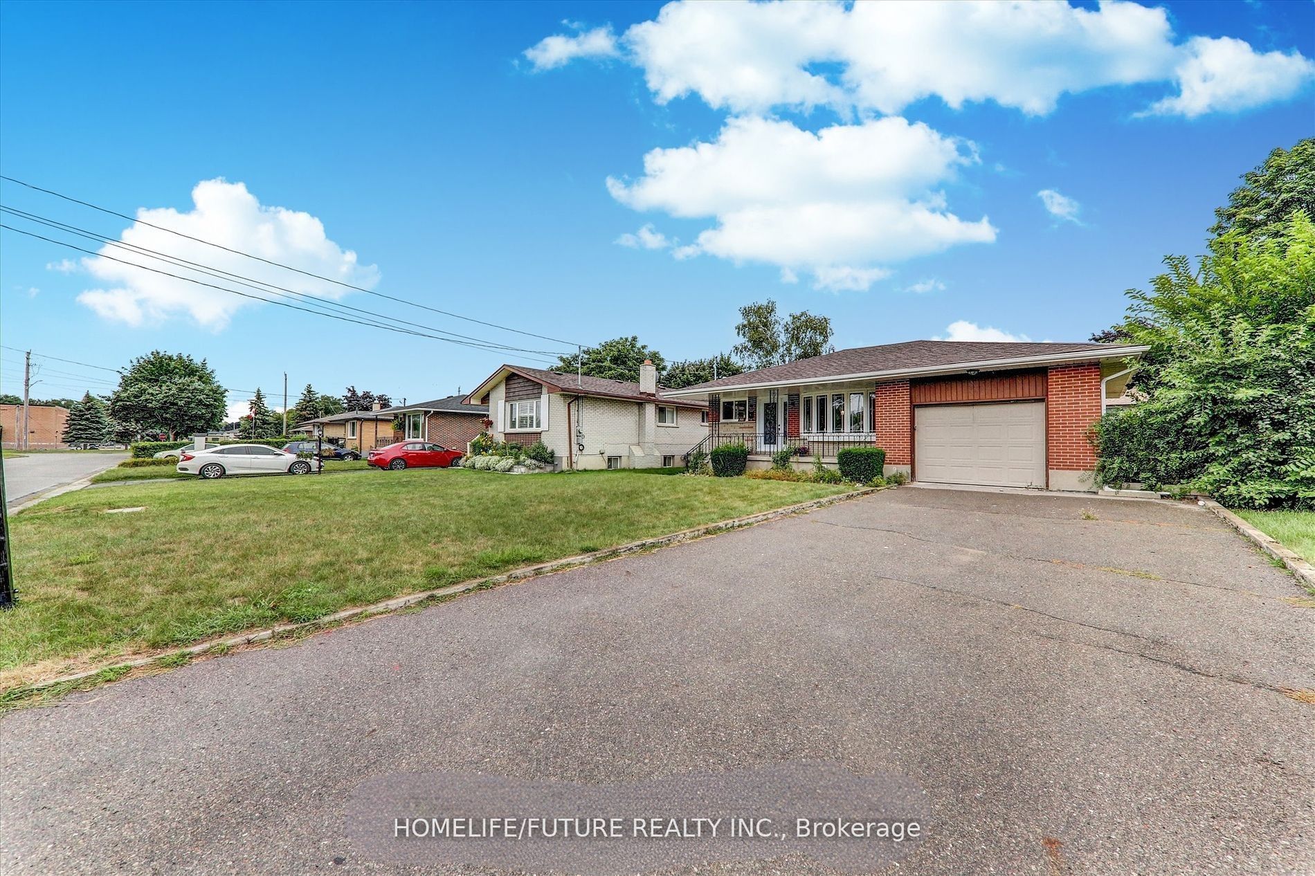 66 Valdez Court Main, Oshawa, ON L1J 5W9 photo 3